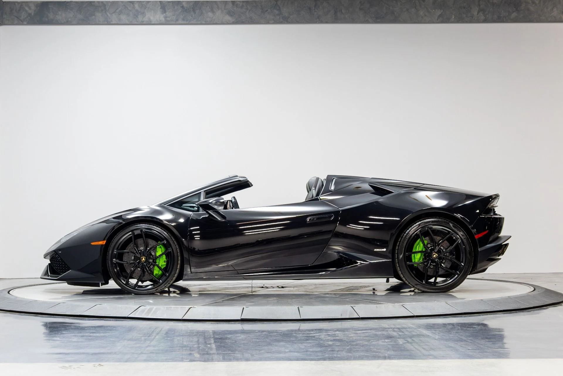 mph037_2642897759_Used_2017_Lamborghini_Huracan_1775865662_2741926b8b