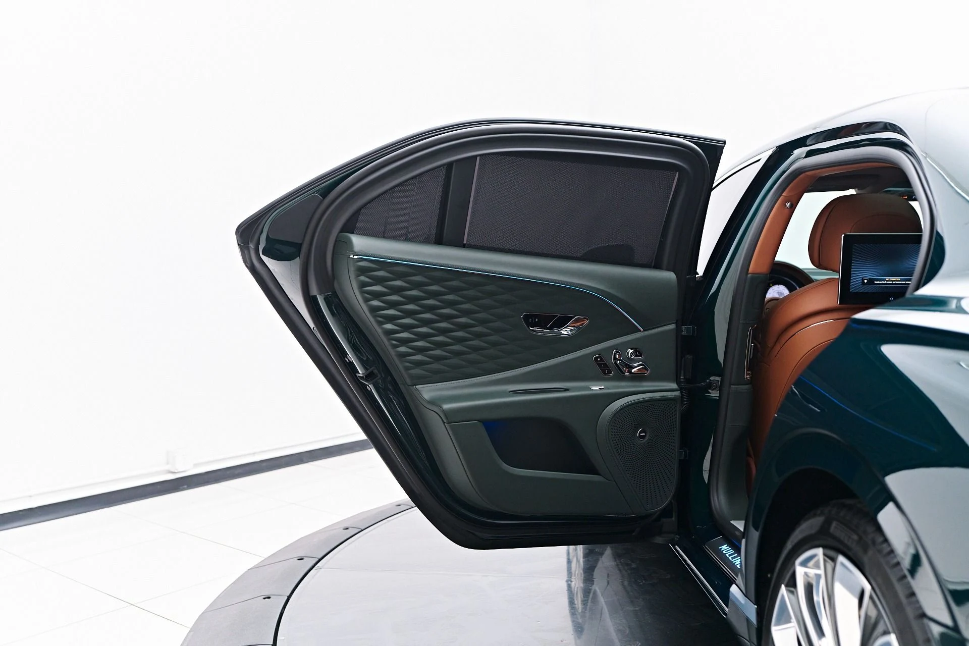 mph037_2646442532_Used_2024_Bentley_Flying_Spur_Mulliner_W12_1756173526_e37b74f75b