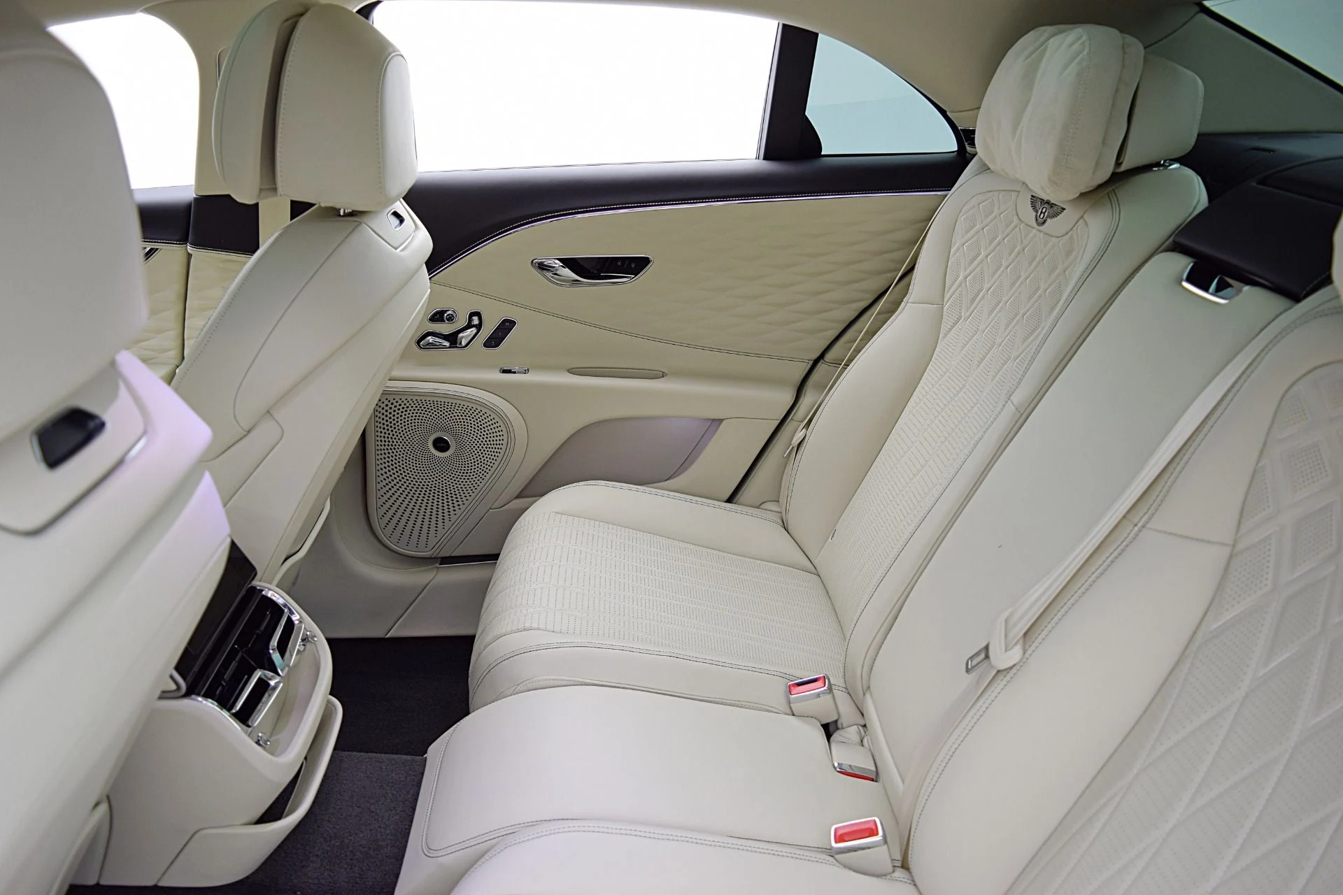mph037_2663387226_Used_2022_Bentley_Flying_Spur_V8_7be04f97cc