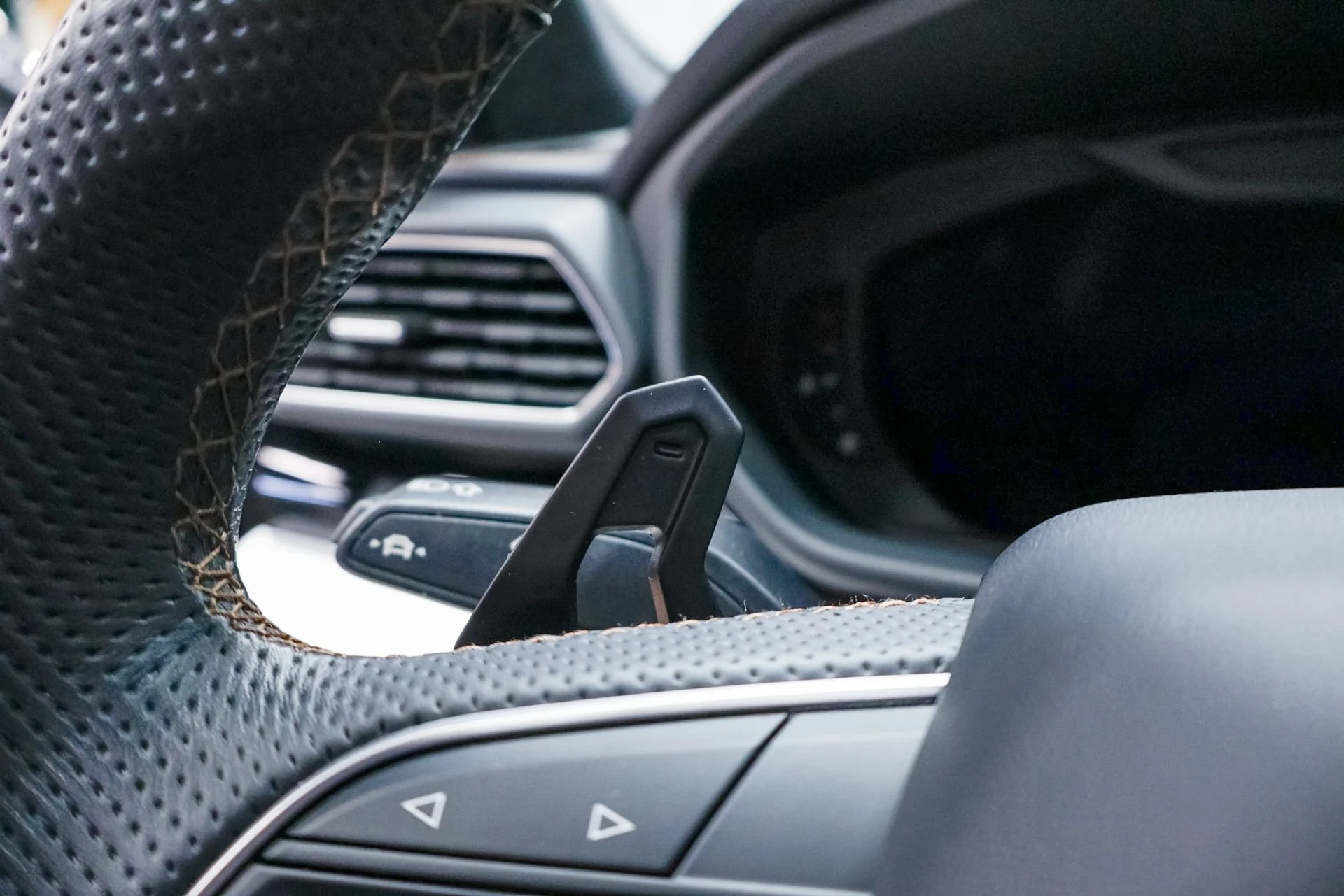 mph037_2690786016_Used_2019_Lamborghini_Urus_1760386129_e2150ae85f