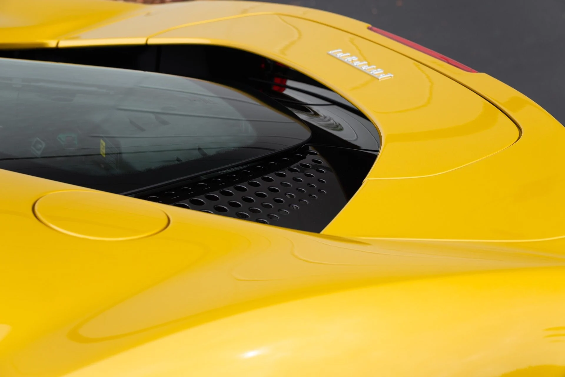 mph037_2698345952_Used_2022_Ferrari_SF_90_Spider_1775626389_3041debed2