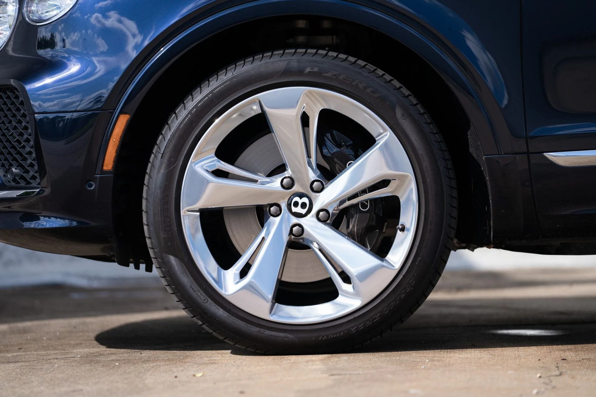 mph037_2708110600_Used_2024_Bentley_Bentayga_V8_1761672305_f858515cae