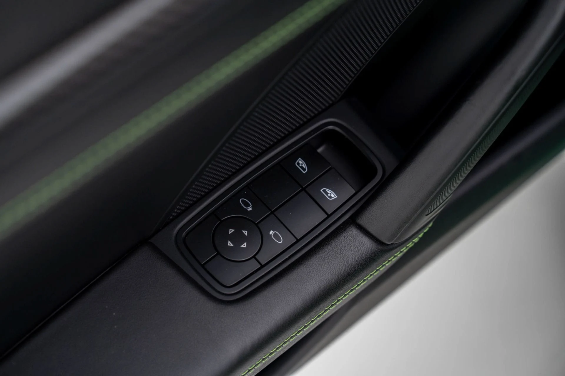 mph037_2709054560_Used_2022_Porsche_911_GT_3_Touring_1775584406_35822d22ed