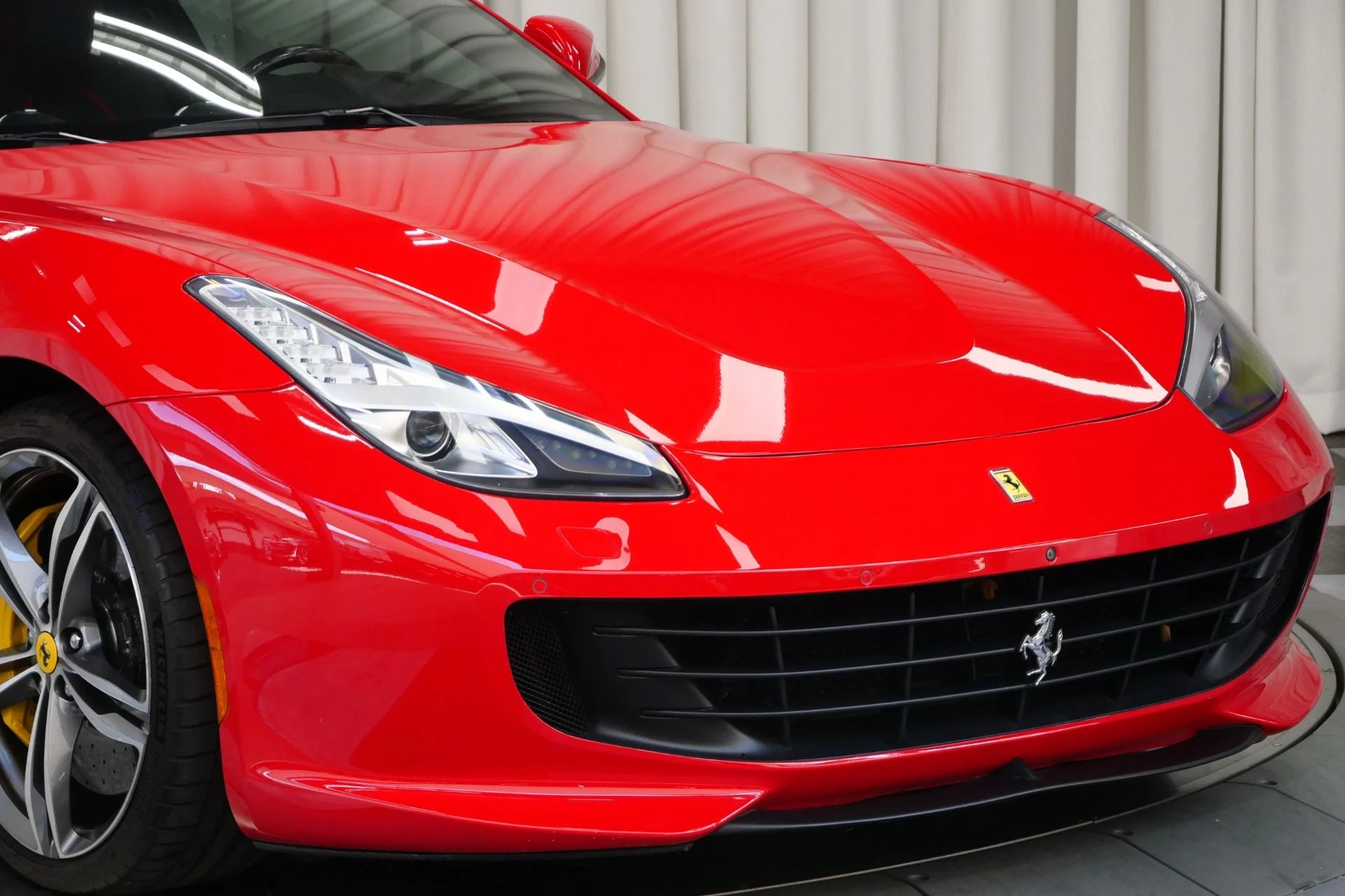 mph037_2709710342_Used_2018_Ferrari_GTC_4_Lusso_V12_1752852252_b917d5f2e5