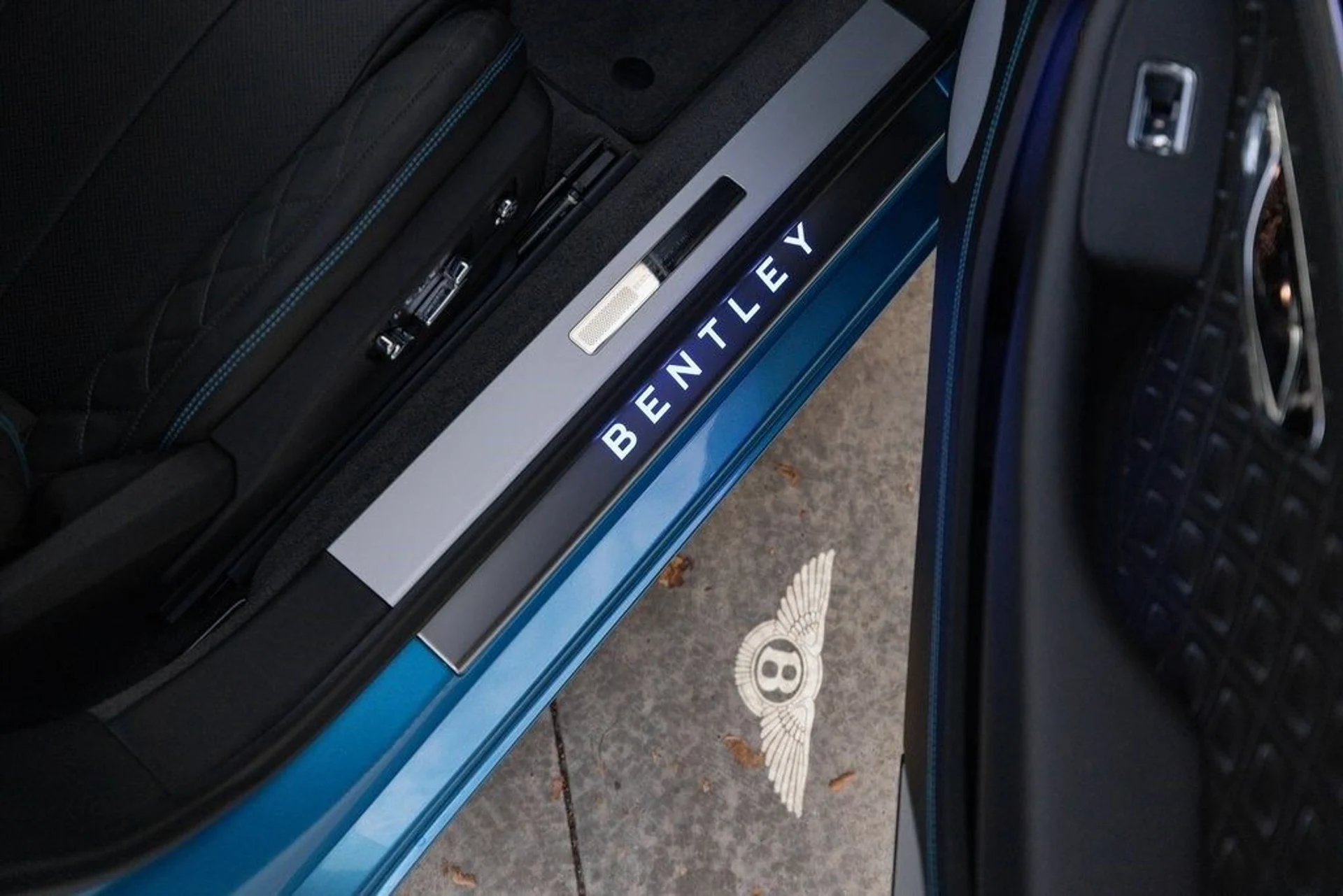 mph037_2709878963_753033d18f86fffb257cf62a9d39845ex_c000df8373