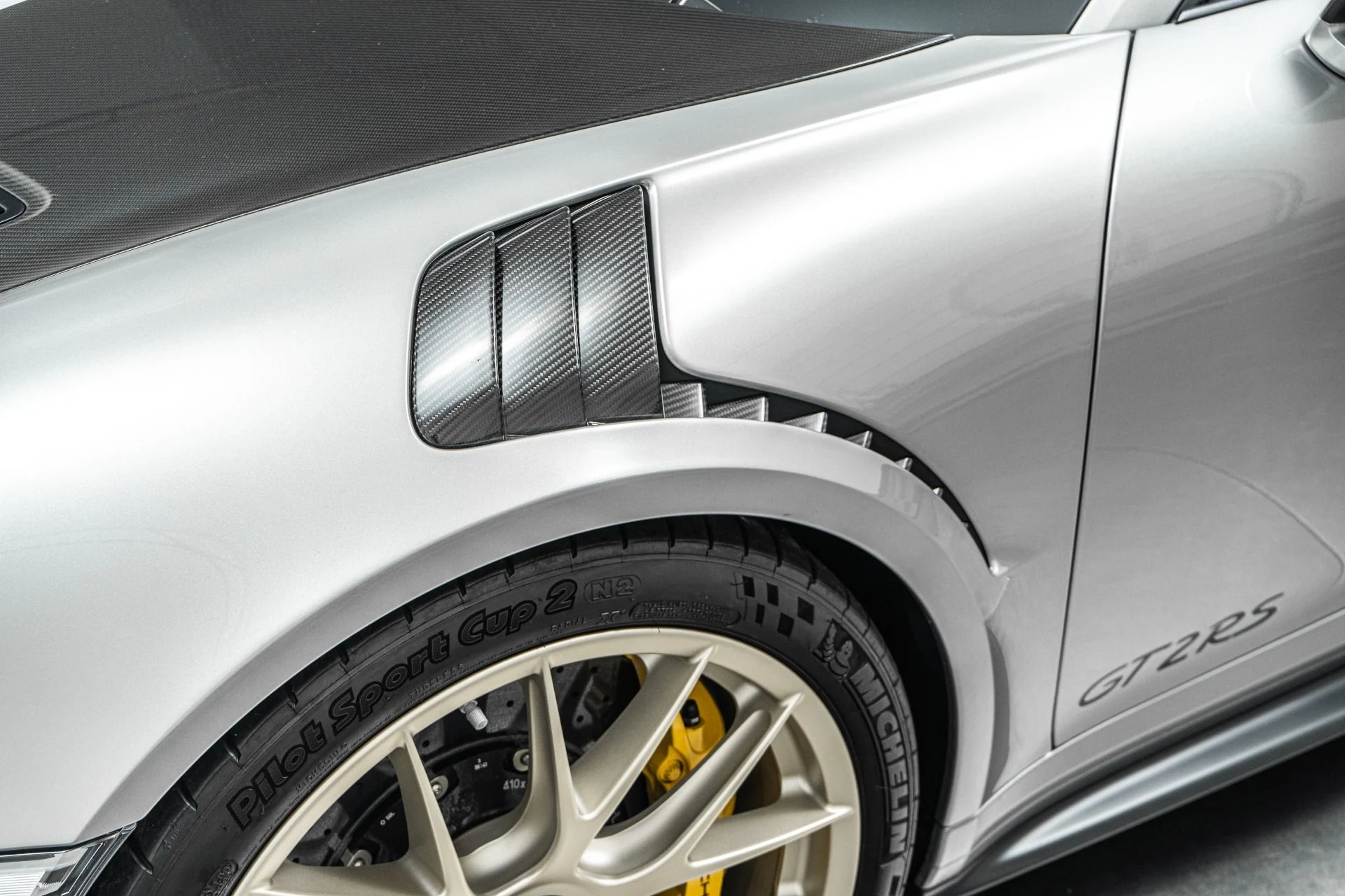 mph037_2730125927_Used_2018_Porsche_911_GT_2_RS_Weissach_Package_Magnesium_Wheels_1780694267_e2c92f8efc