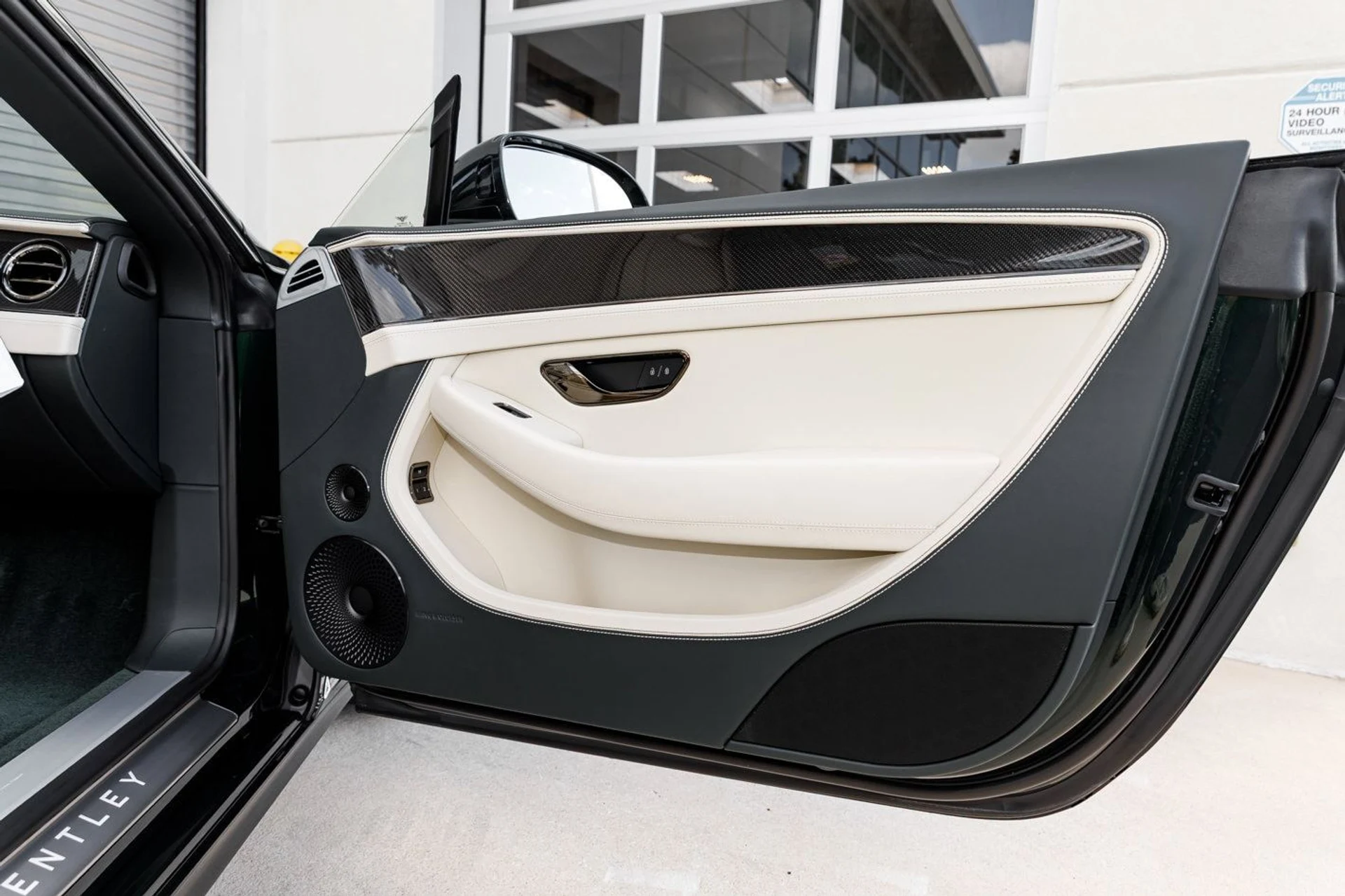 mph037_2742526604_2a5c7f3e576945399b32abf66be077bax_c65b8bc6e8