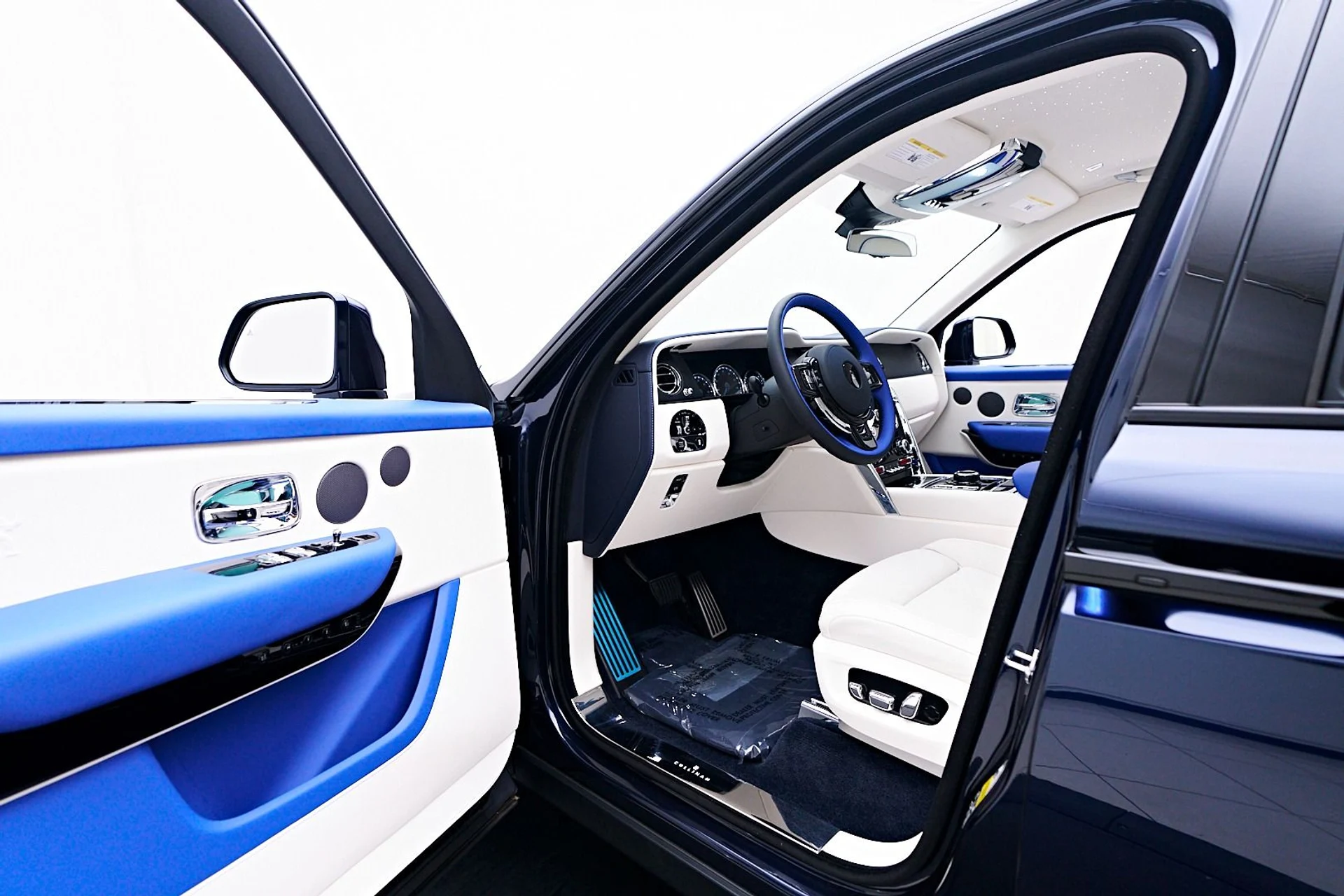 mph037_27631364_Used_2023_Rolls_Royce_Cullinan_Base_1745954360_9abe21e065