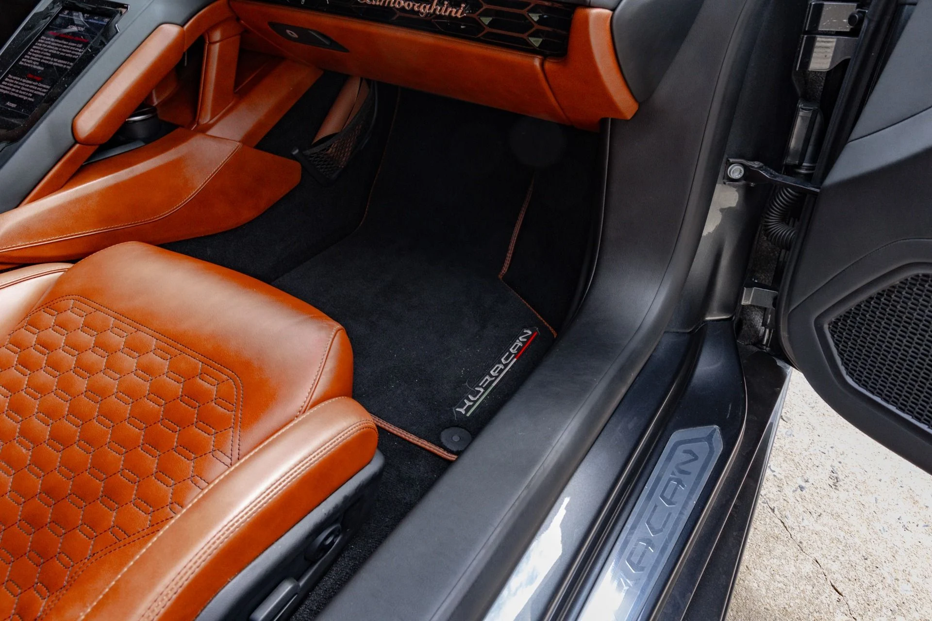 mph037_2766519407_Used_2020_Lamborghini_Huracan_EVO_Spyder_1777655683_2a07eee0ad