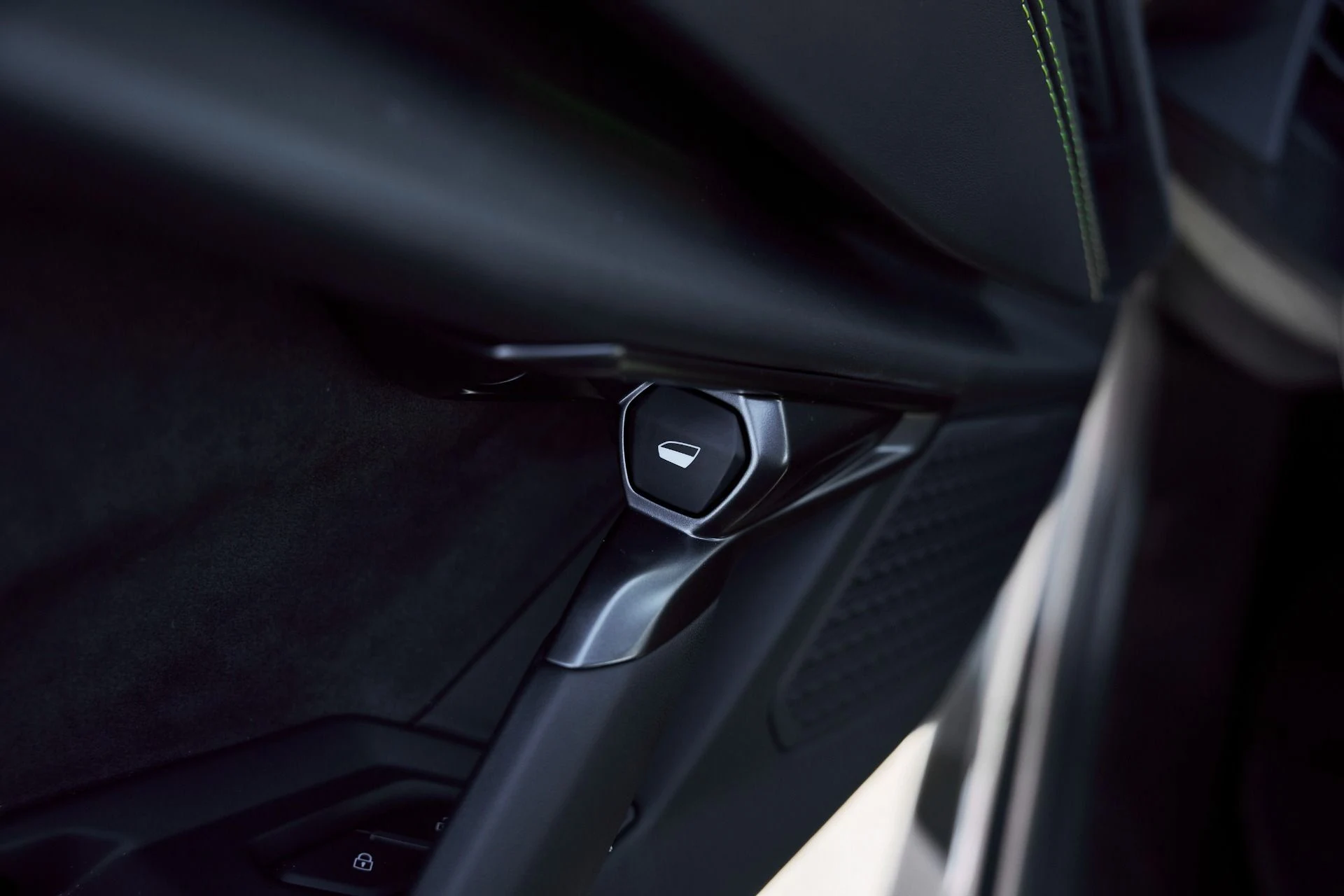 mph037_2767829675_Used_2025_Lamborghini_Revuelto_Base_1769824562_183488d25a