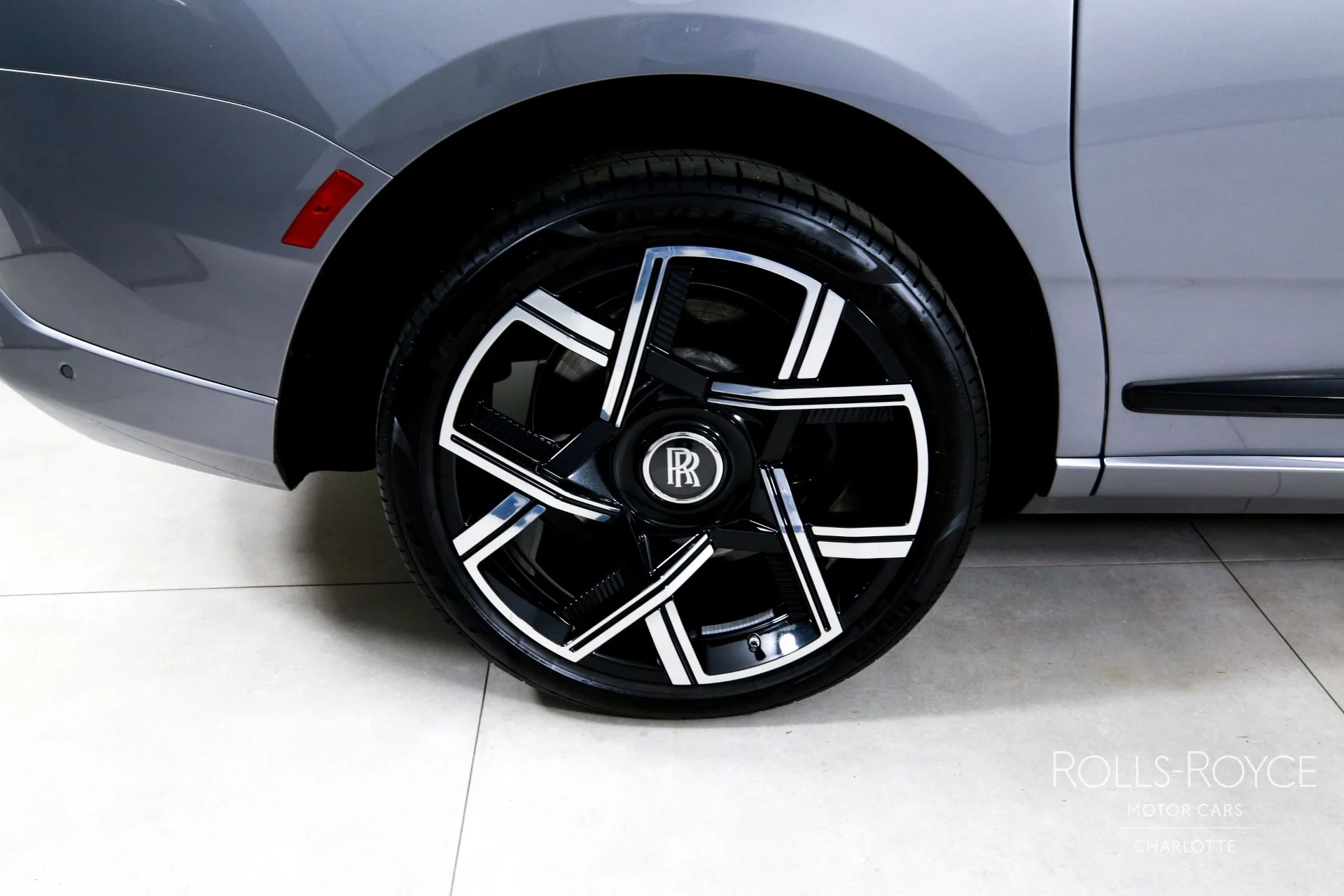 mph037_276851185_Used_2026_Rolls_Royce_Black_Badge_Cullinan_1771362951_2013cd2cea
