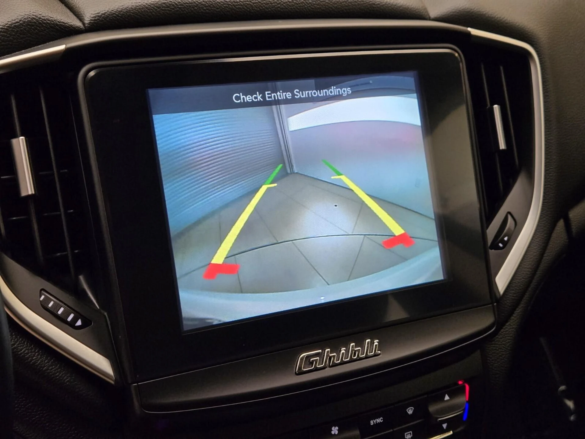 mph037_2769034650_Used_2018_Maserati_Ghibli_1763108851_95f4983969