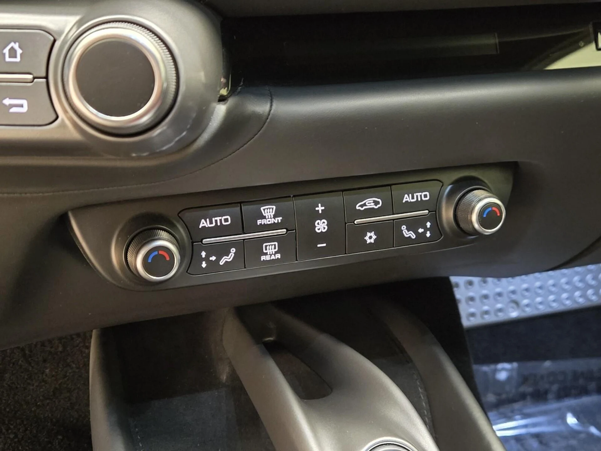 mph037_2776862486_Used_2020_Ferrari_812_Superfast_1765003246_df5b9f09d7