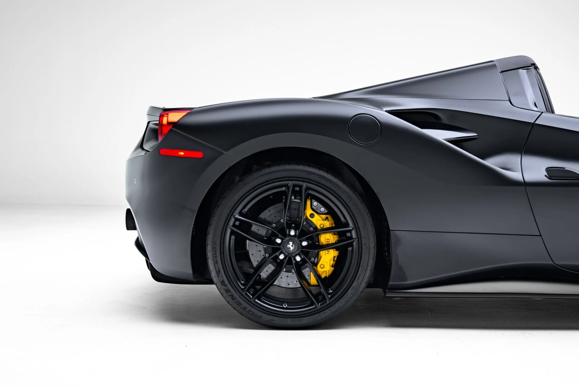 mph037_2777334792_Used_2018_Ferrari_488_Spider_1771880321_72c3a49014