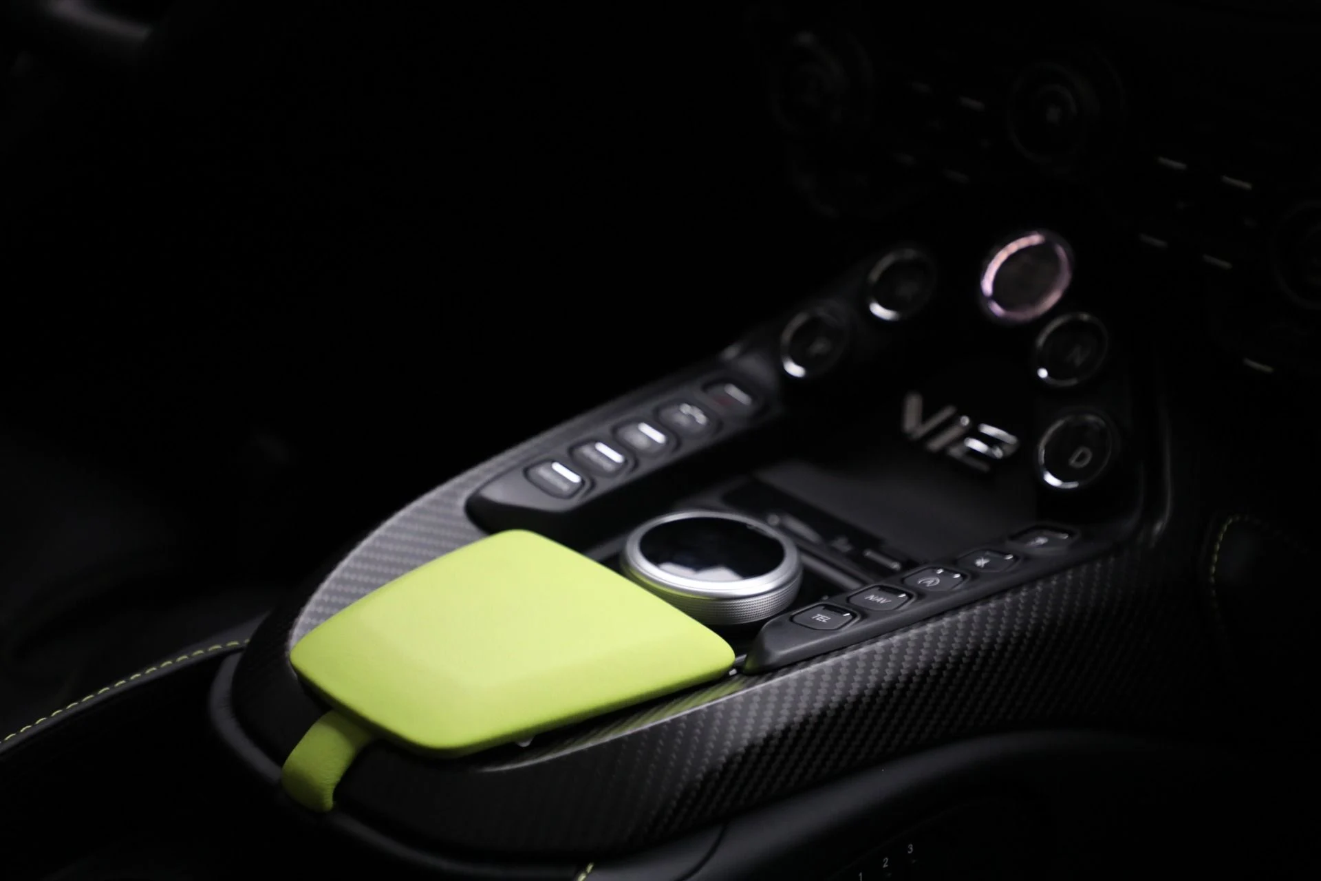 mph037_2780293658_Used_2023_Aston_Martin_Vantage_V12_5c7dd93708