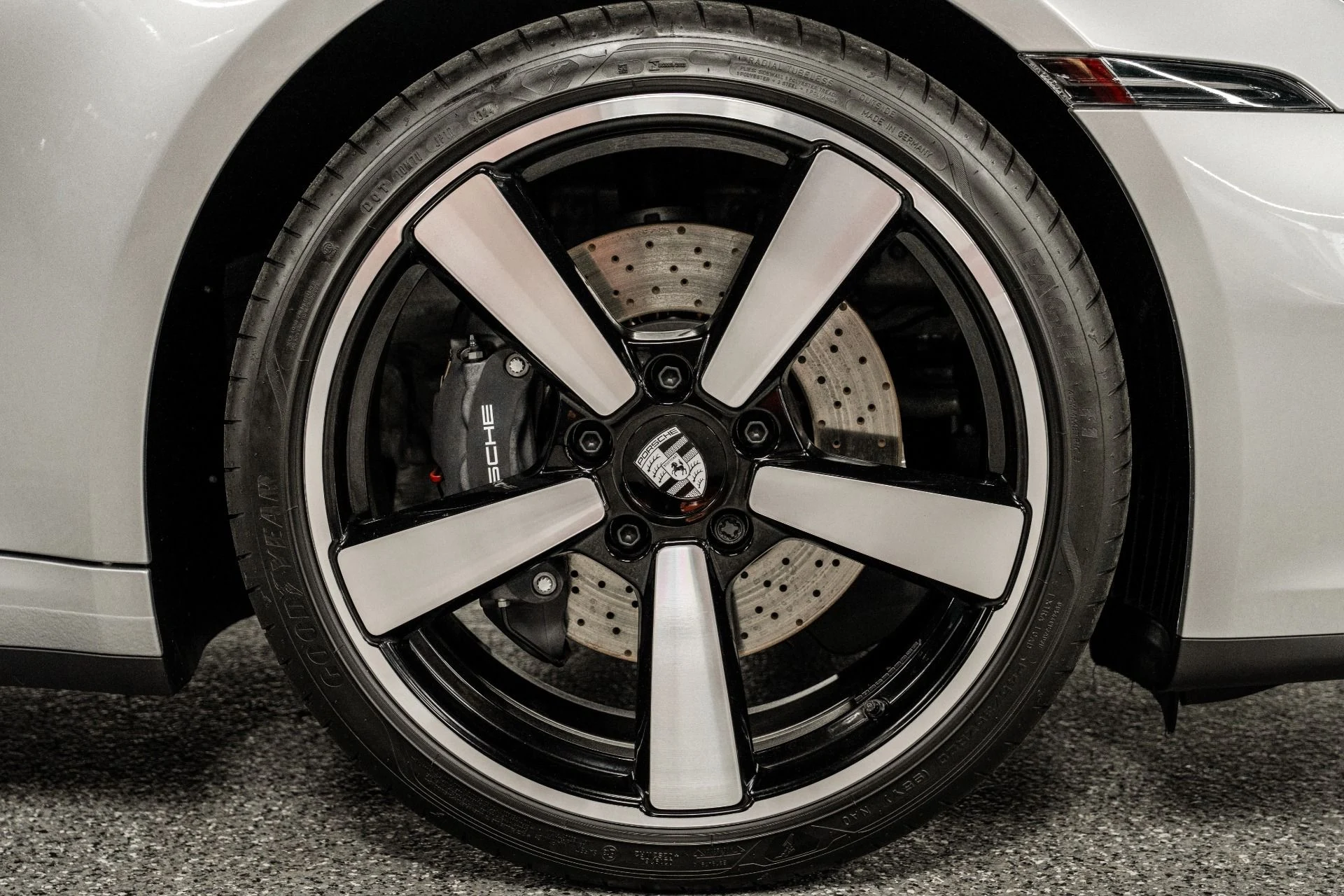 mph037_2786214777_Used_2025_Porsche_911_Carrera_Sport_Exhaust_Low_Miles_Sport_Chrono_Carrera_Classic_Wheels_1755615529_d2956a0eeb