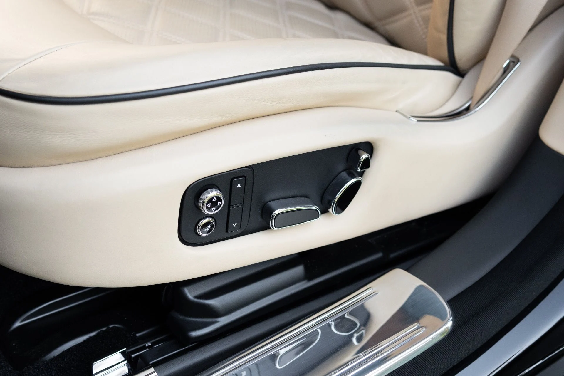 mph037_2795529236_Used_2014_Bentley_Mulsanne_1774576298_afad3673ac