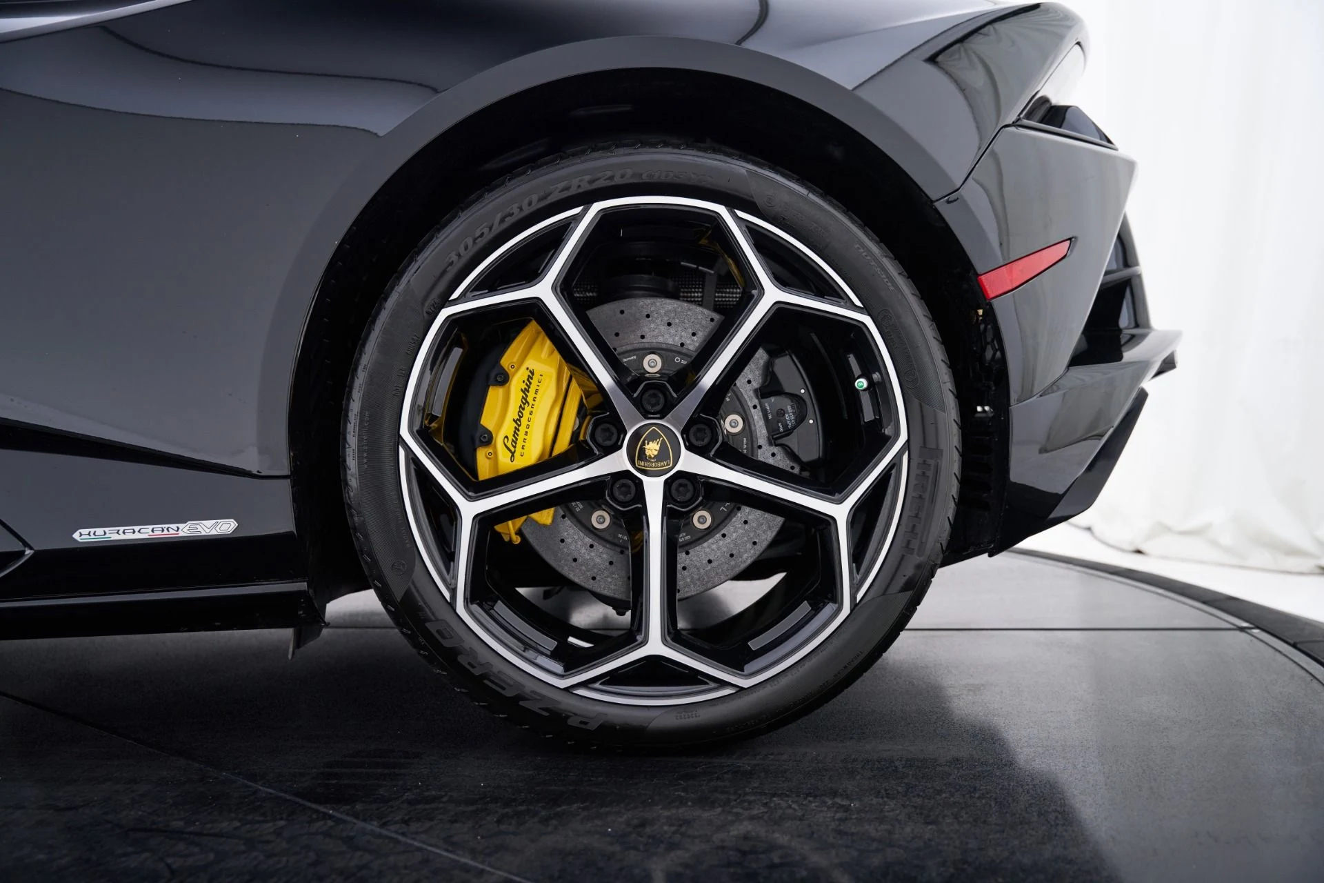 mph037_2797655208_Used_2024_Lamborghini_Huracan_1793135576_9896c8555b