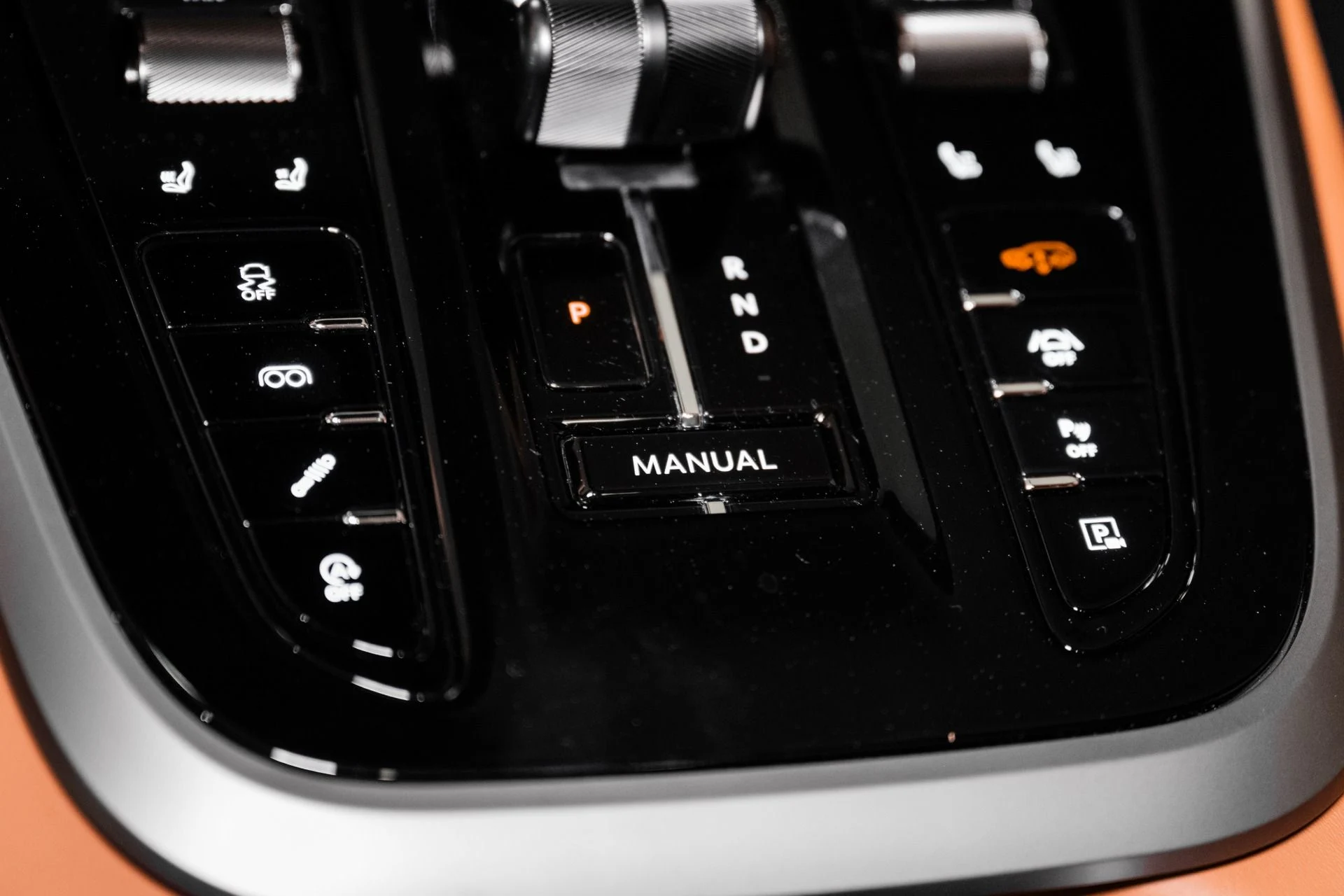 mph037_28033358_New_2026_Aston_Martin_DBX_S_1775443121_a06dffeacc