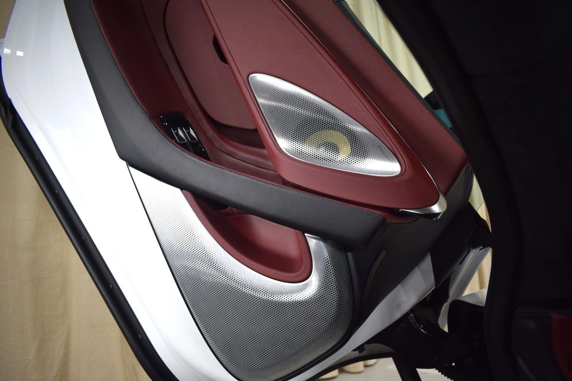 mph037_2805696374_7a9f7f5addb30209e7f70e73b584c3b5x_38eeb882be