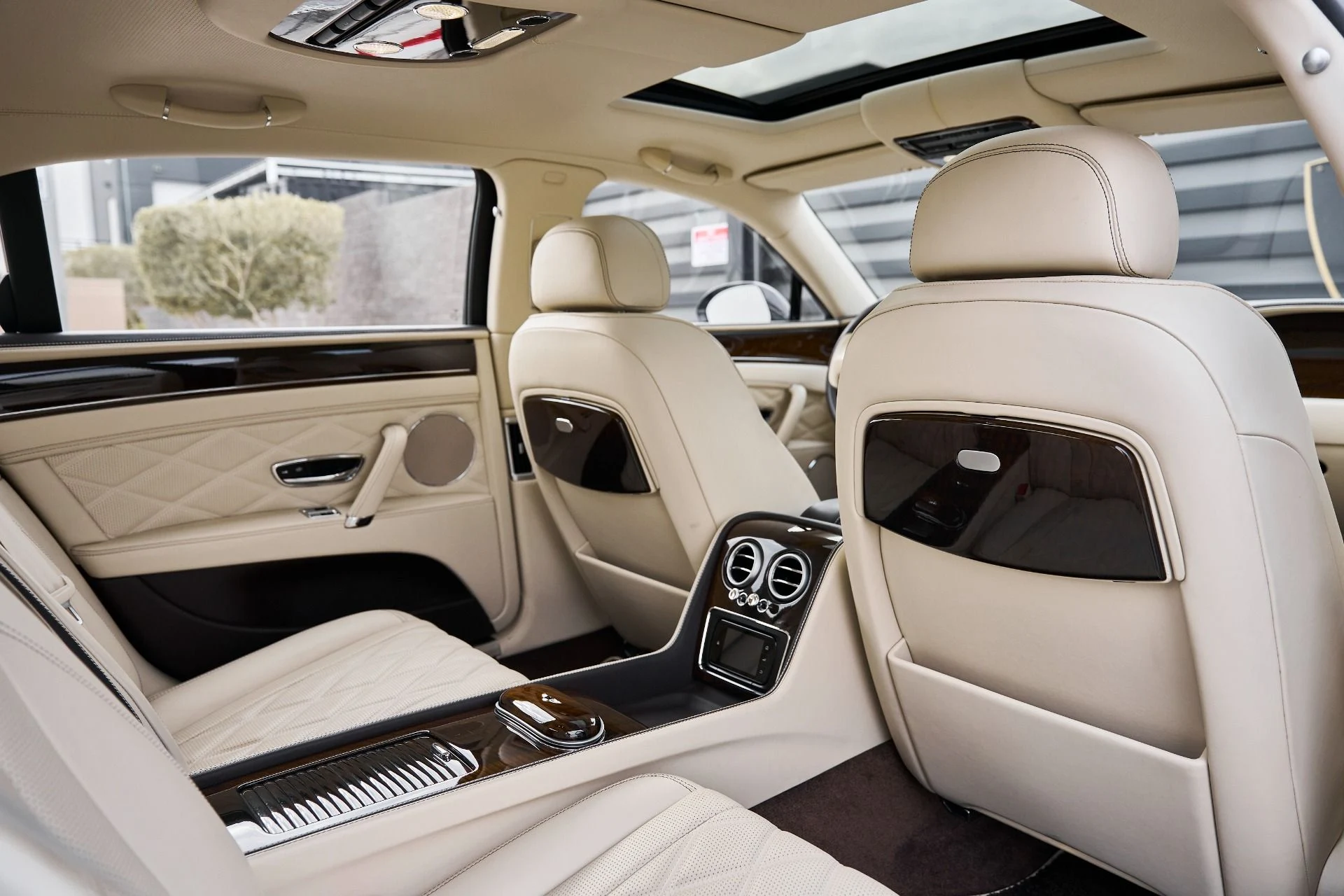 mph037_2820168181_Used_2015_Bentley_Flying_Spur_V8_1769278361_722c666cc2