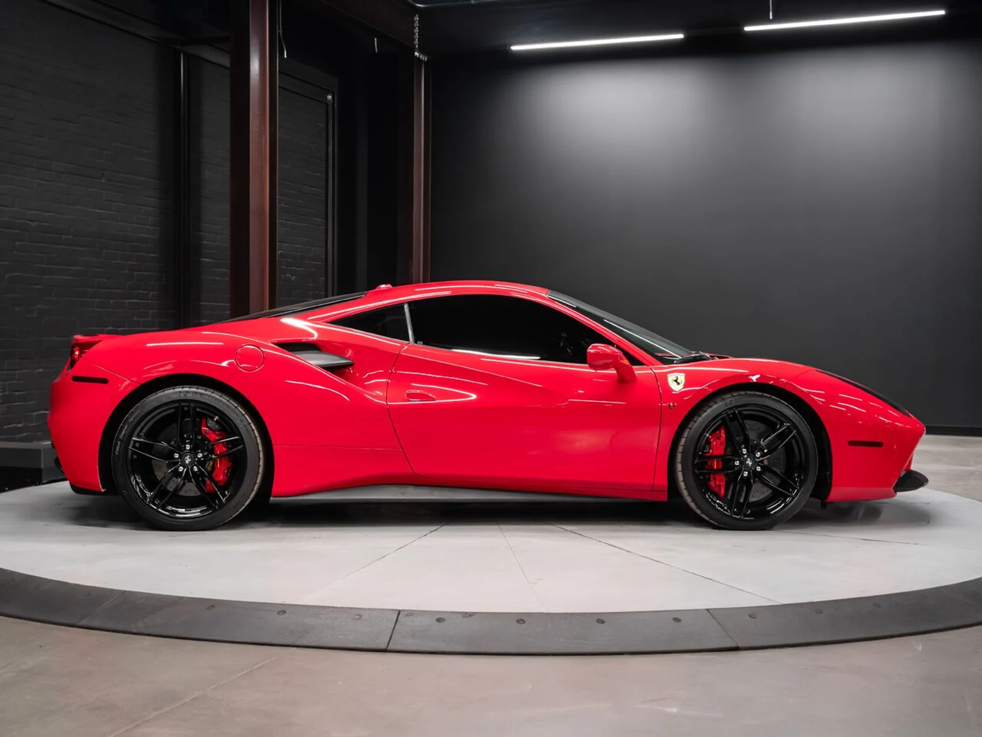 mph037_2830390660_ferrari_488_gtb_2017_9f9c3264b4