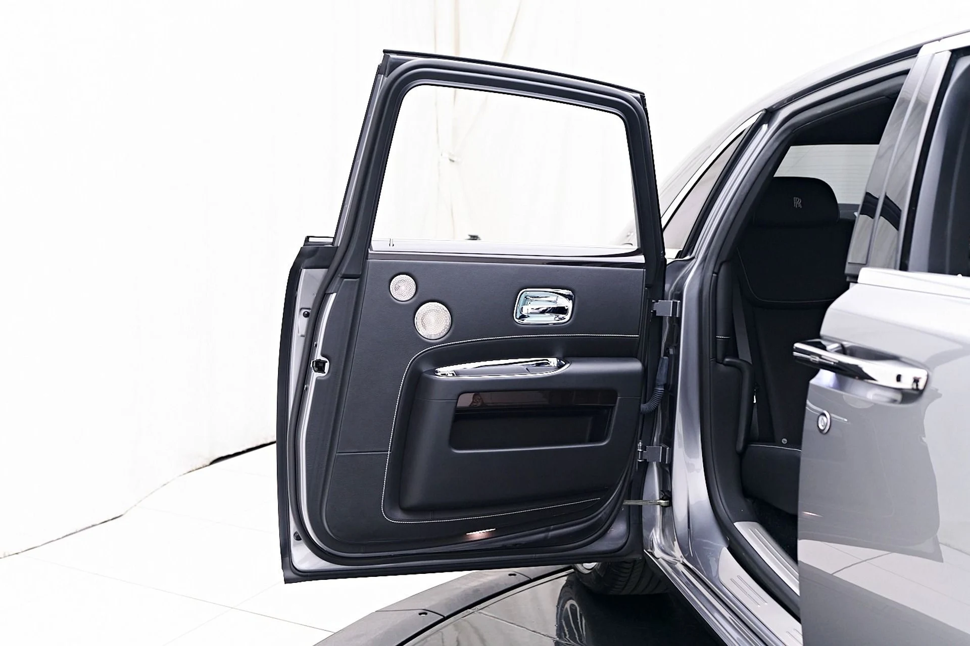 mph037_2834504136_Used_2019_Rolls_Royce_Ghost_Base_1744847276_db6a663509