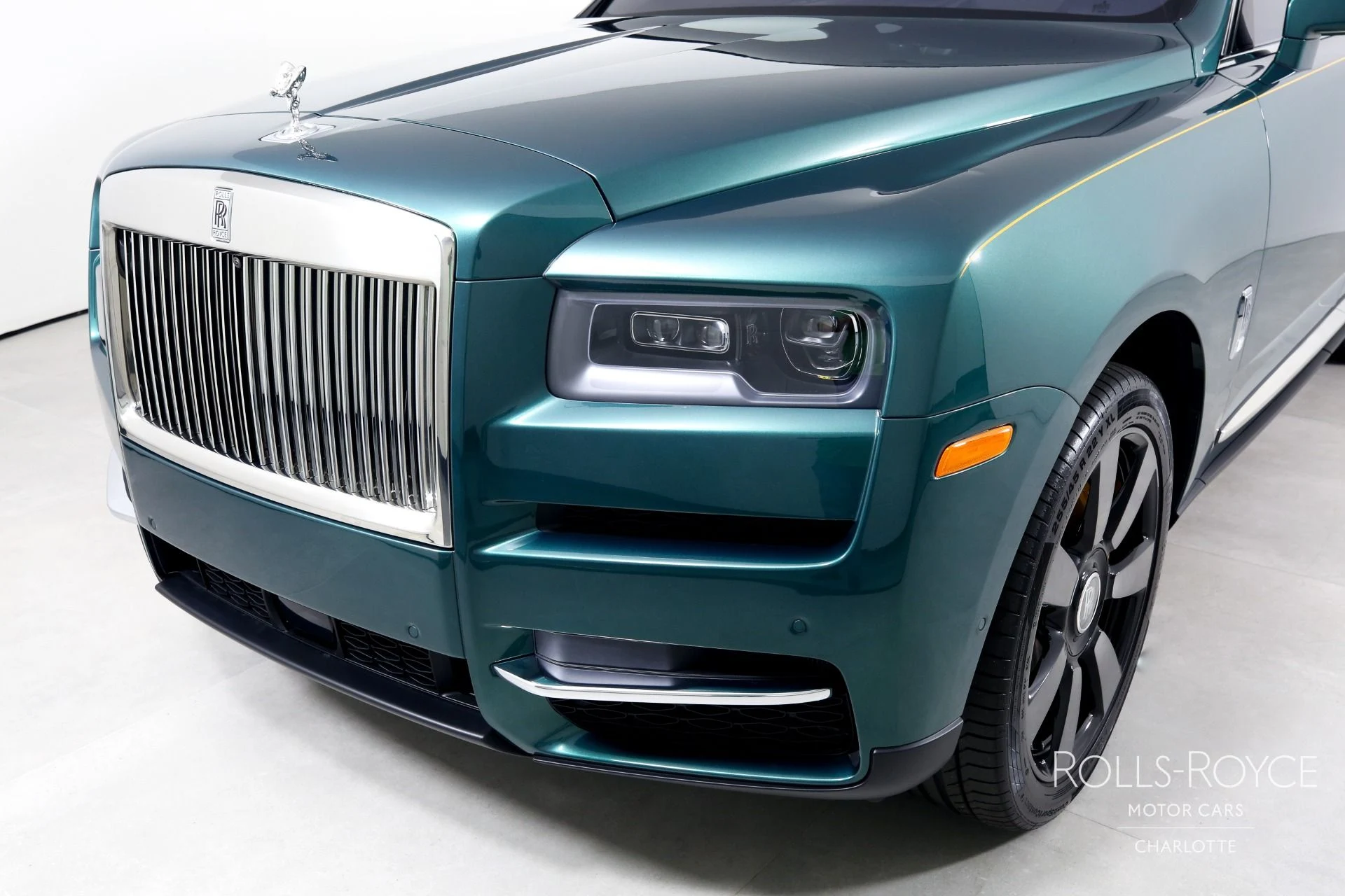 mph037_2847697037_Used_2023_Rolls_Royce_Cullinan_1688236802_5ab943ee57