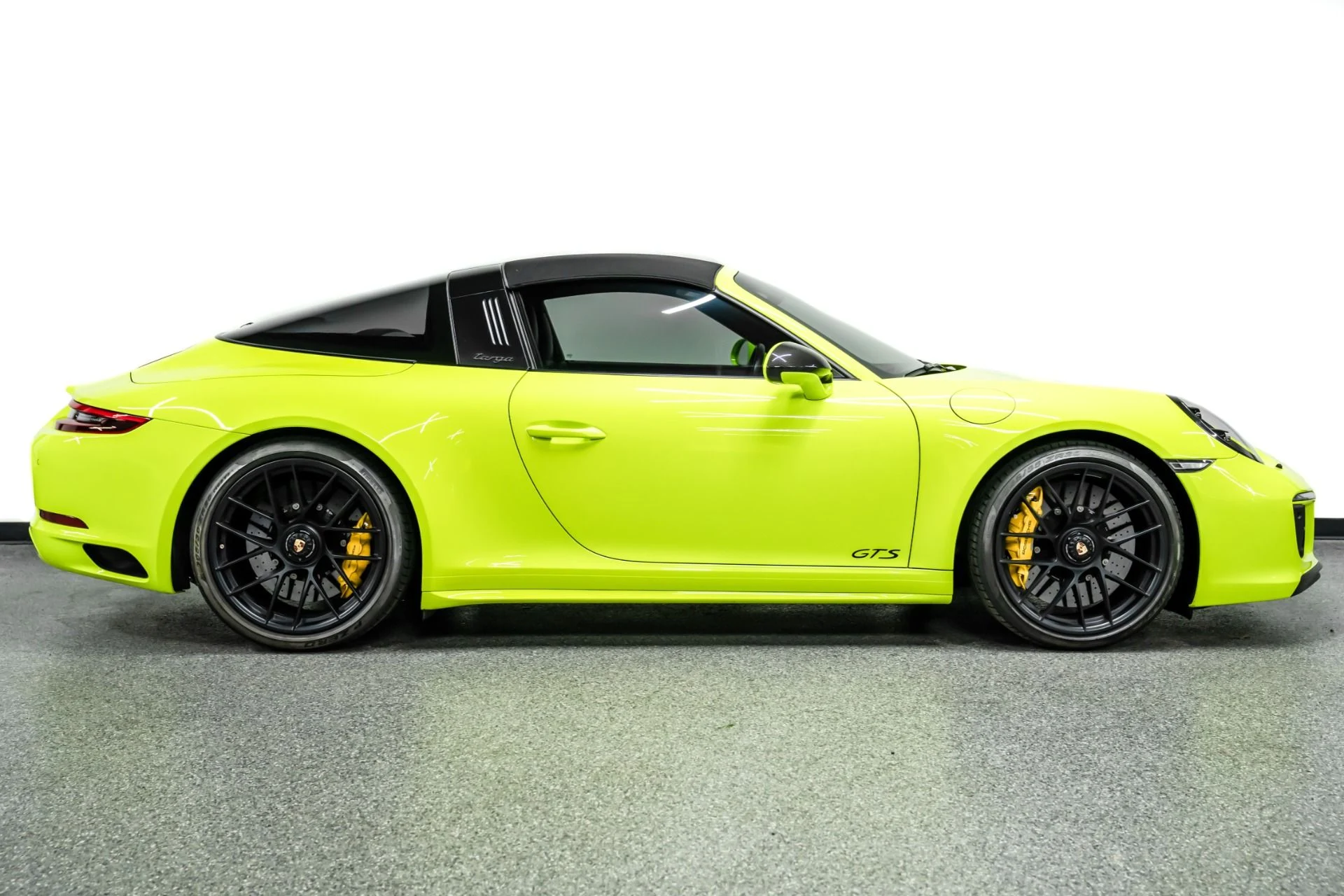 mph037_2853122796_Used_2018_Porsche_911_Targa_4_GTS_PTS_Acid_Green_60k_in_Options_Amazing_1767036323_8bcc456770