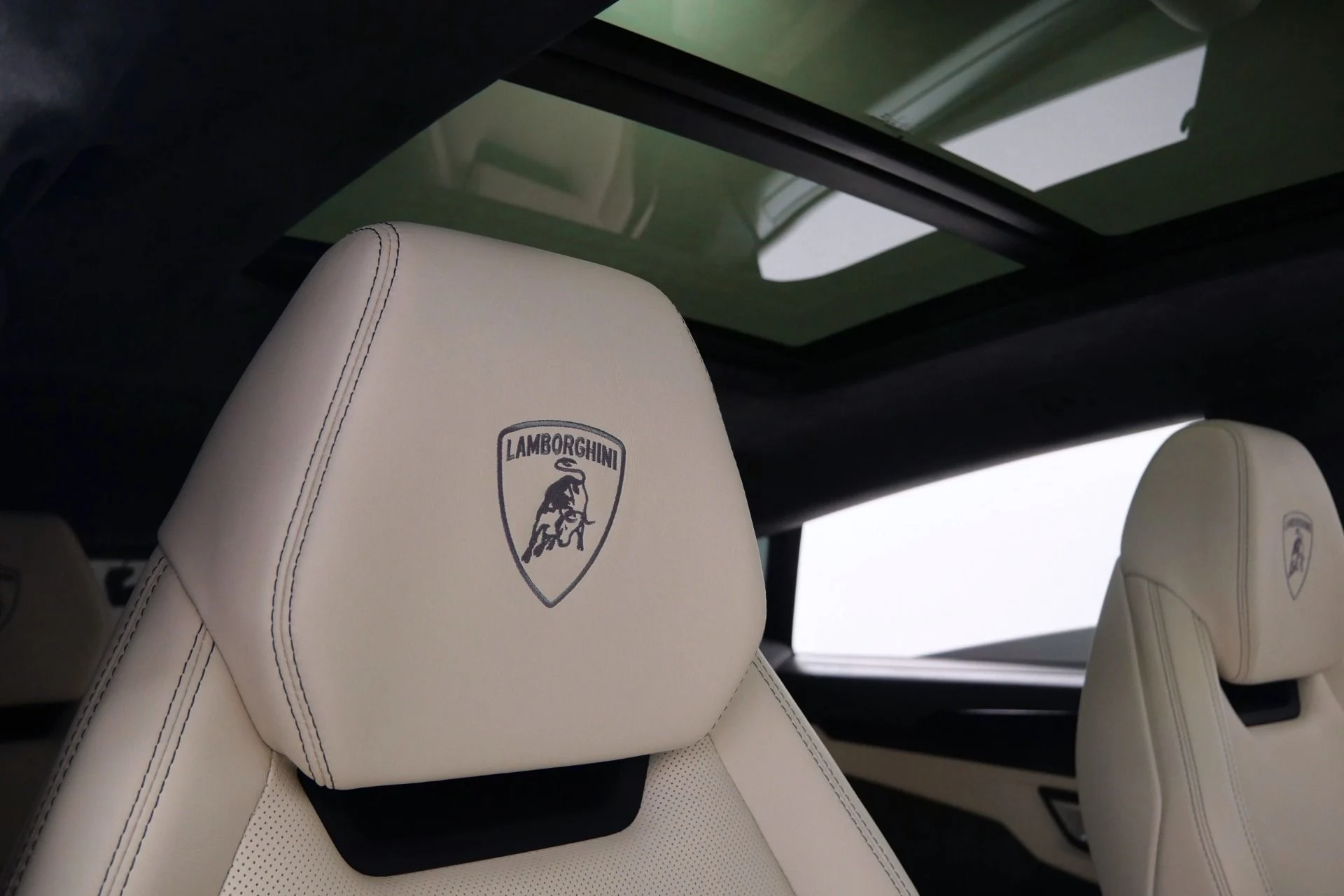 mph037_2877147429_Used_2022_Lamborghini_Urus_23_Inch_Wheels_Two_Tone_Interior_Bang_and_Olufsen_Audio_1775677581_91c04a7916