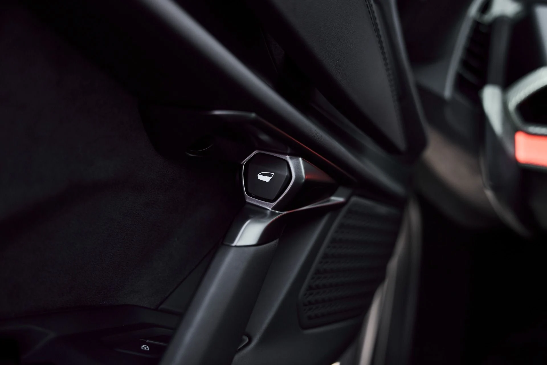 mph037_2878863723_Used_2025_Lamborghini_Revuelto_Base_1774300540_02270535fe