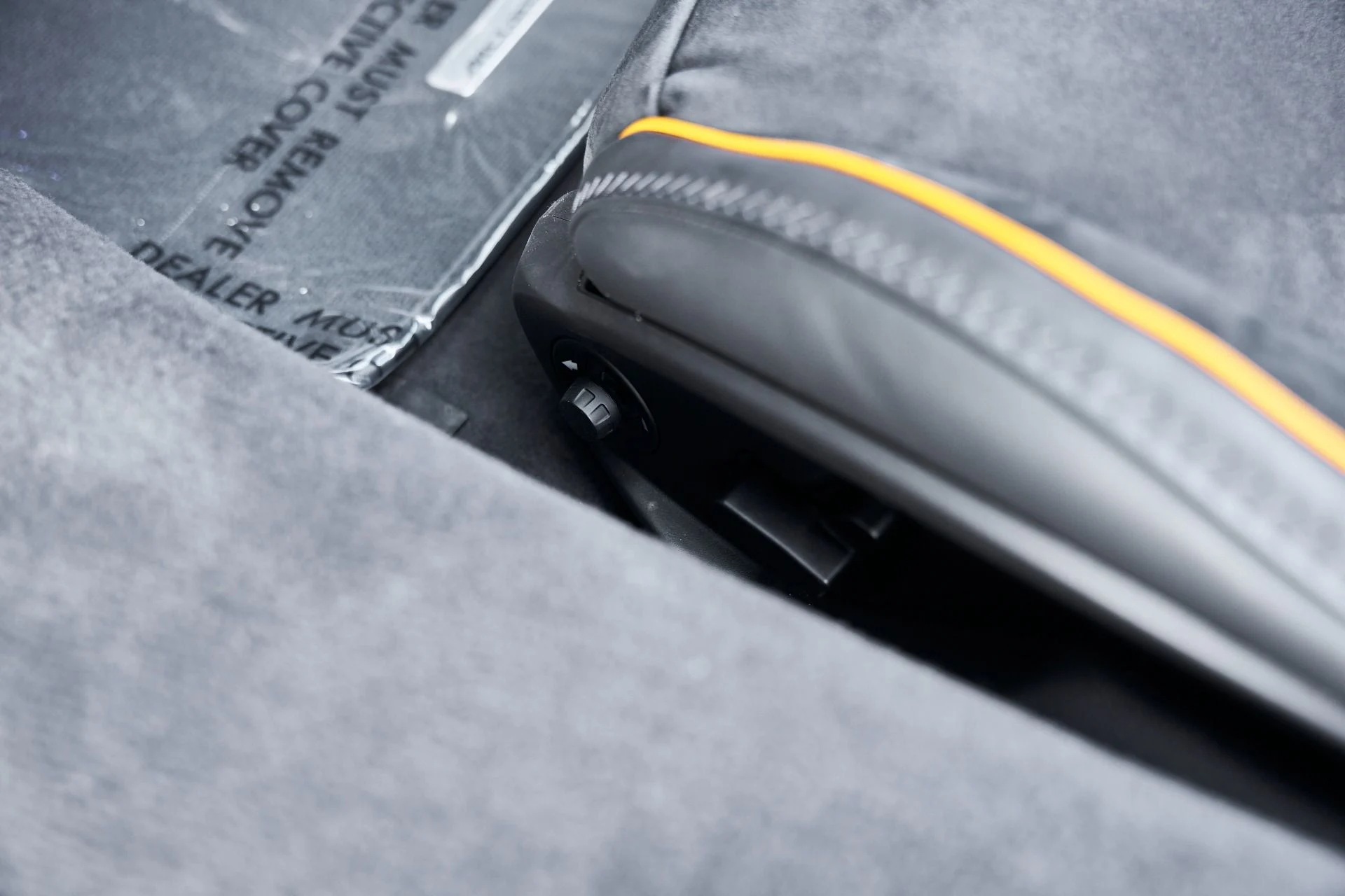 mph037_289355169_Used_2025_Mc_Laren_Artura_1769221514_65e54095ab