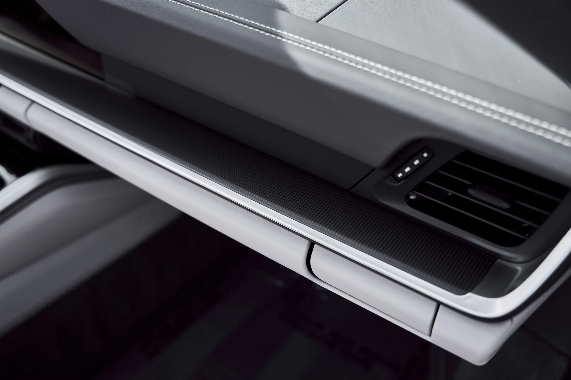 mph037_2895813158_Used_2025_Porsche_911_Turbo_S_1772157284_9b4c2a39f4