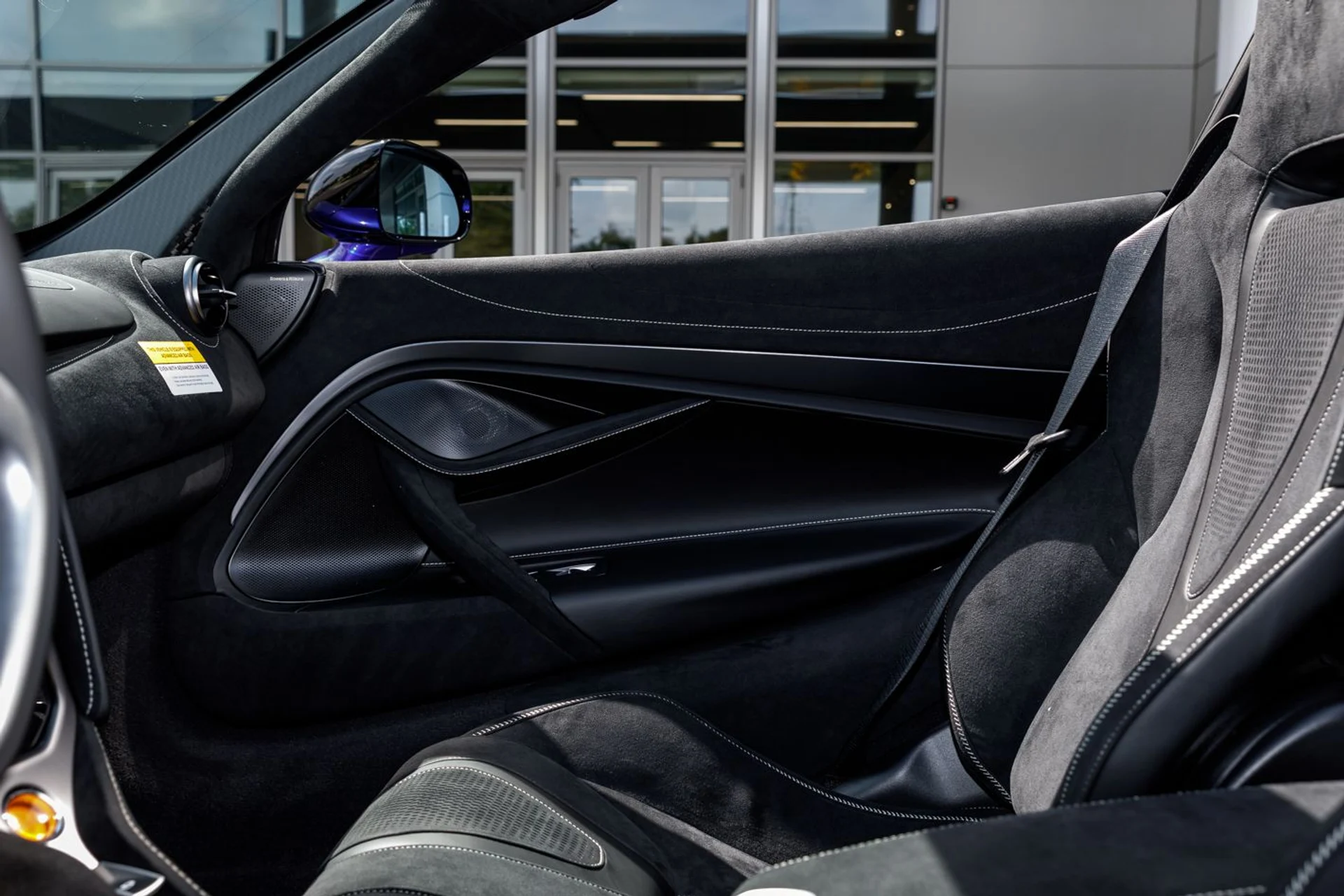 mph037_2915655578_590_p38_l_3061dbf873