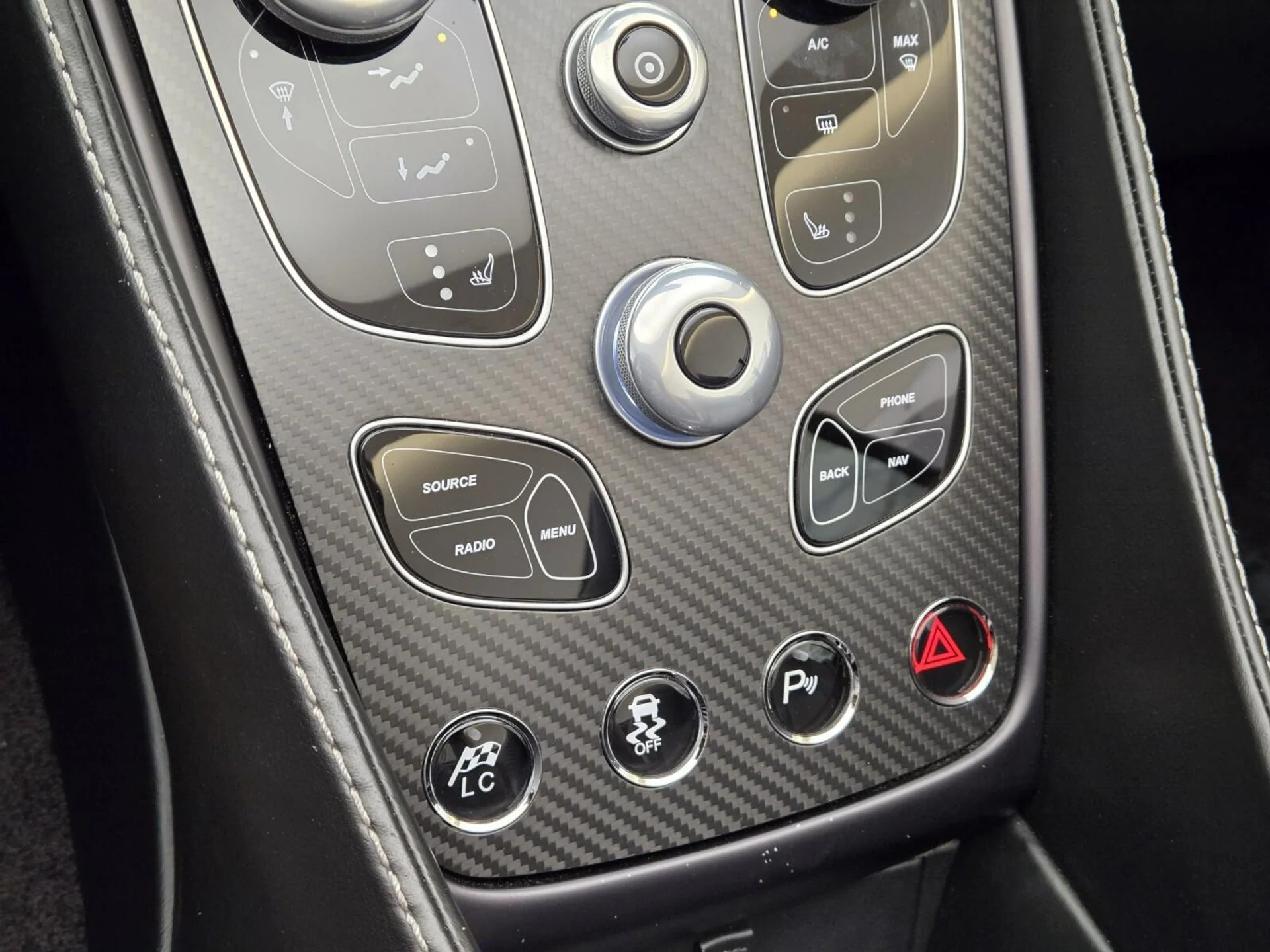 mph037_2919428107_Used_2015_Aston_Martin_Vanquish_Volante_1756882988_2b57b0006f