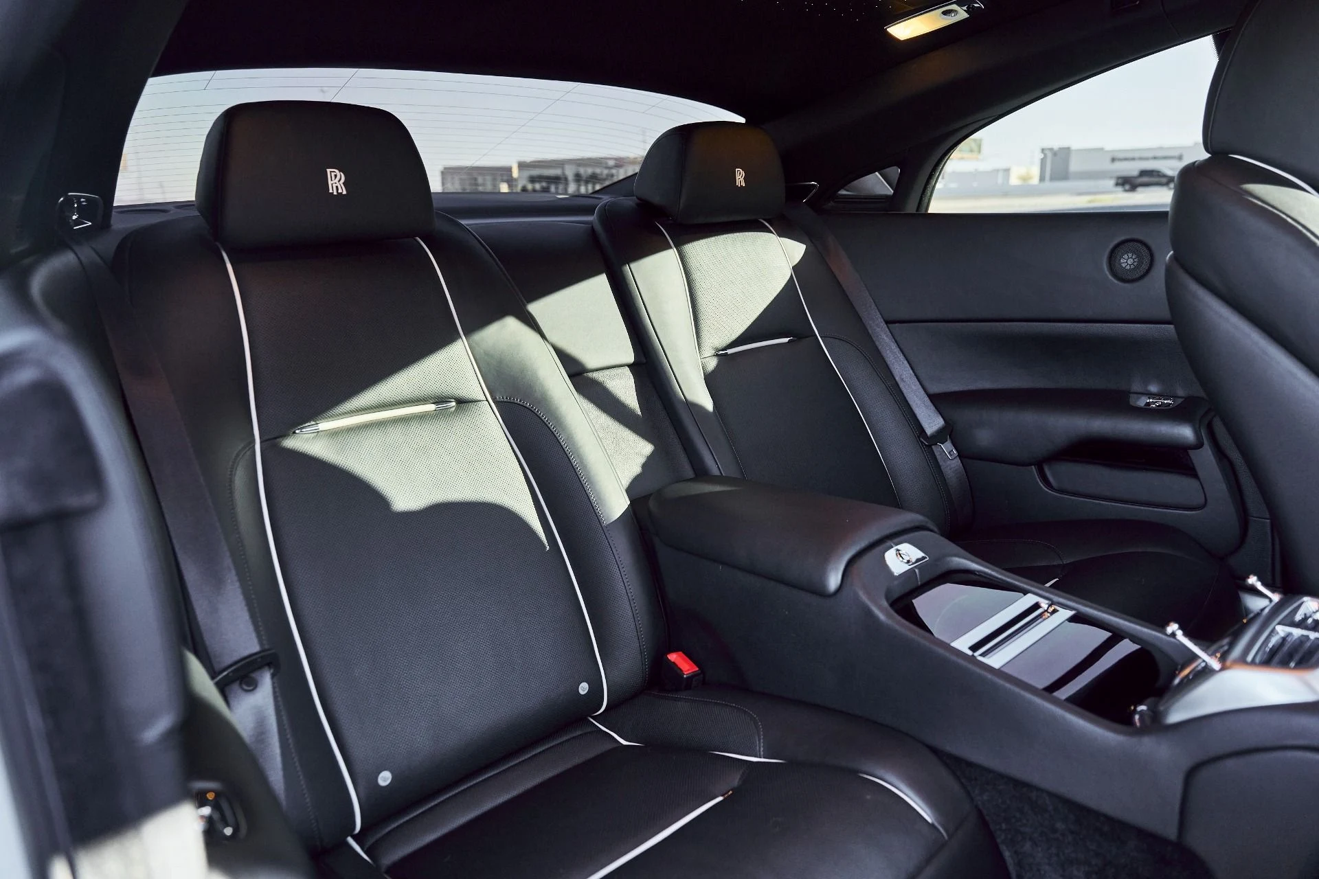 mph037_2919691237_Used_2015_Rolls_Royce_Wraith_Base_1767063549_4e9e1a38fe