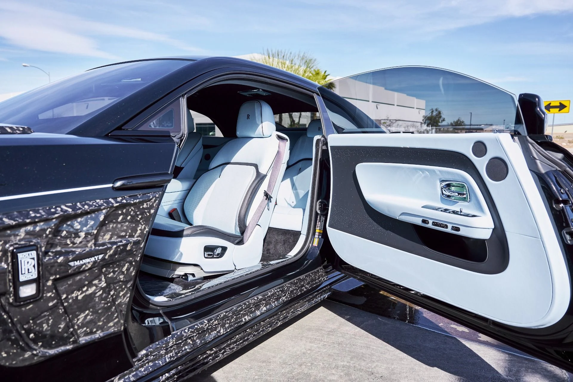 mph037_2929500169_Used_2025_Rolls_Royce_Spectre_Base_1773452503_e07db9234b