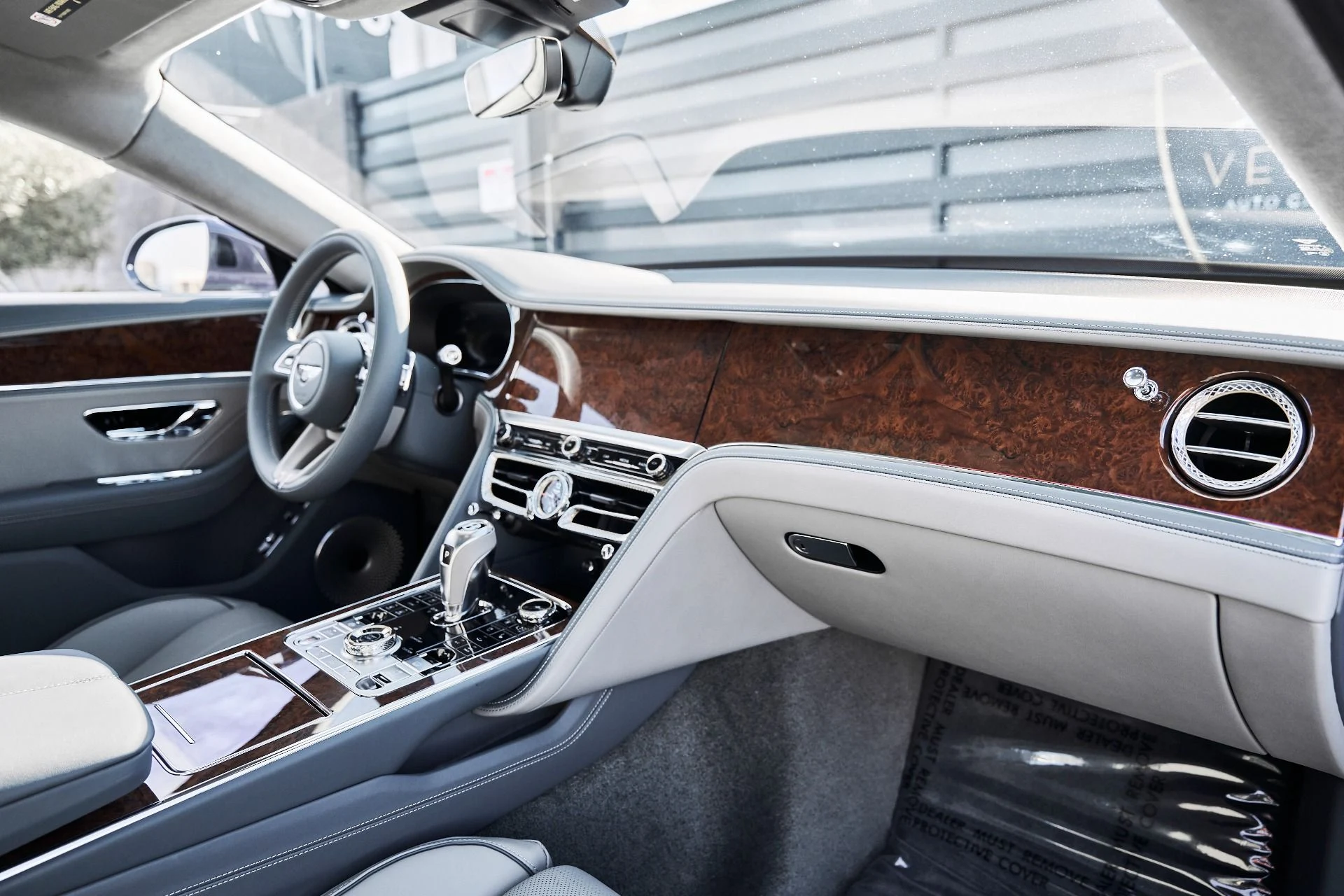 mph037_2937119517_Used_2026_Bentley_Flying_Spur_V8_1775613299_1f3bb67249