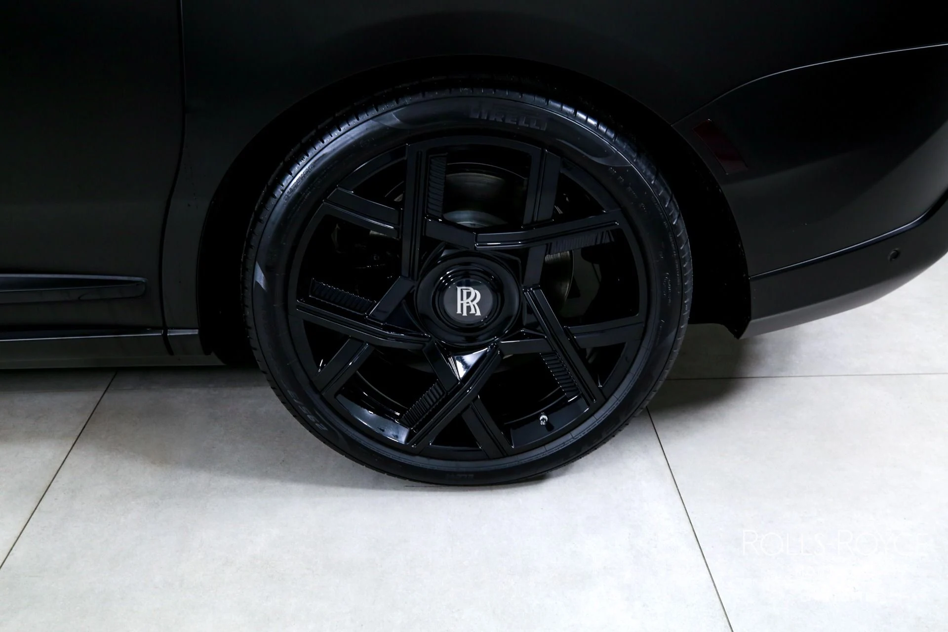mph037_2937800796_Used_2025_Rolls_Royce_Black_Badge_Cullinan_1769527230_b7ace67e50