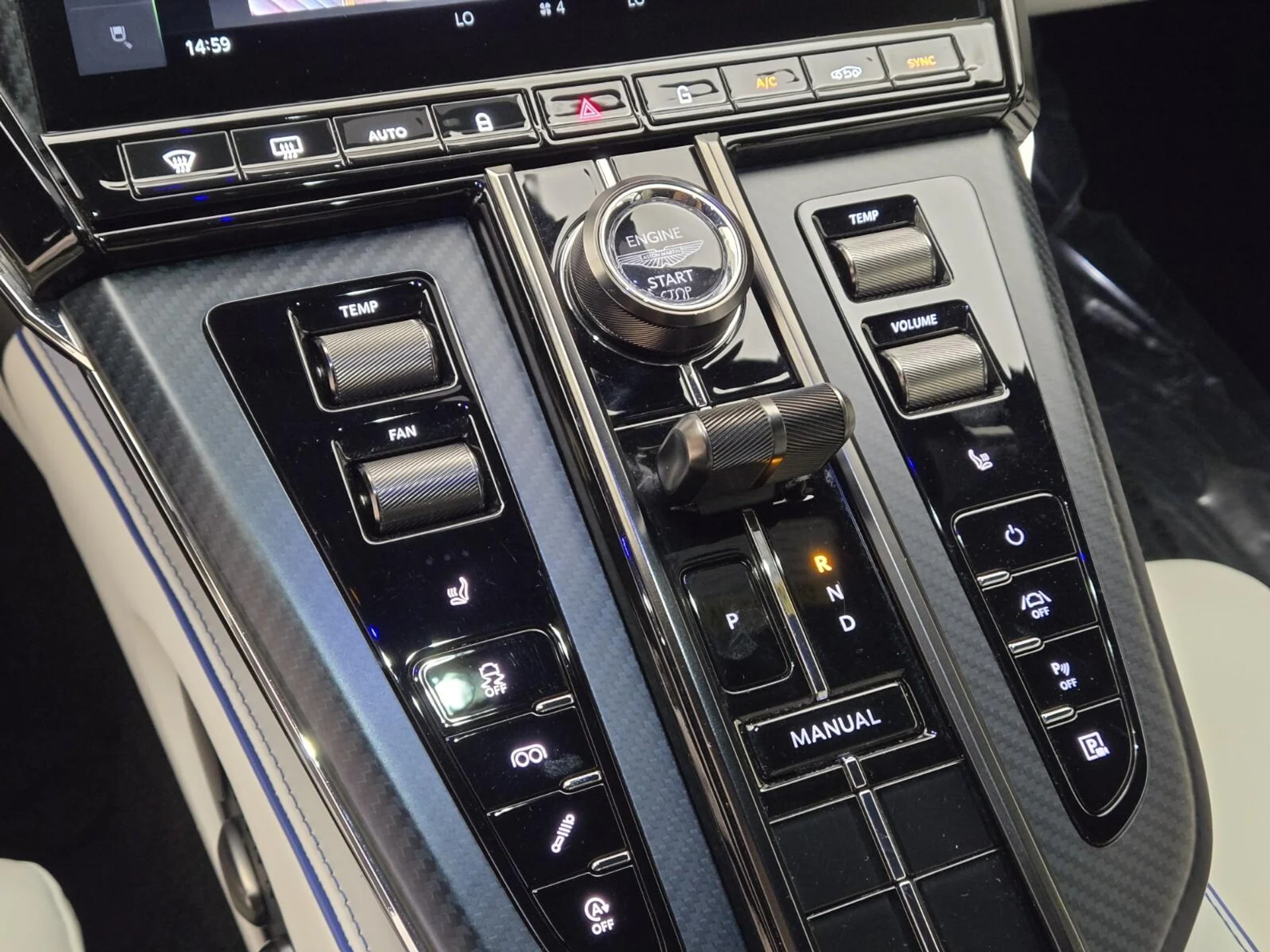 mph037_293891971_Used_2025_Aston_Martin_Vantage_1770792748_da7ed7f452