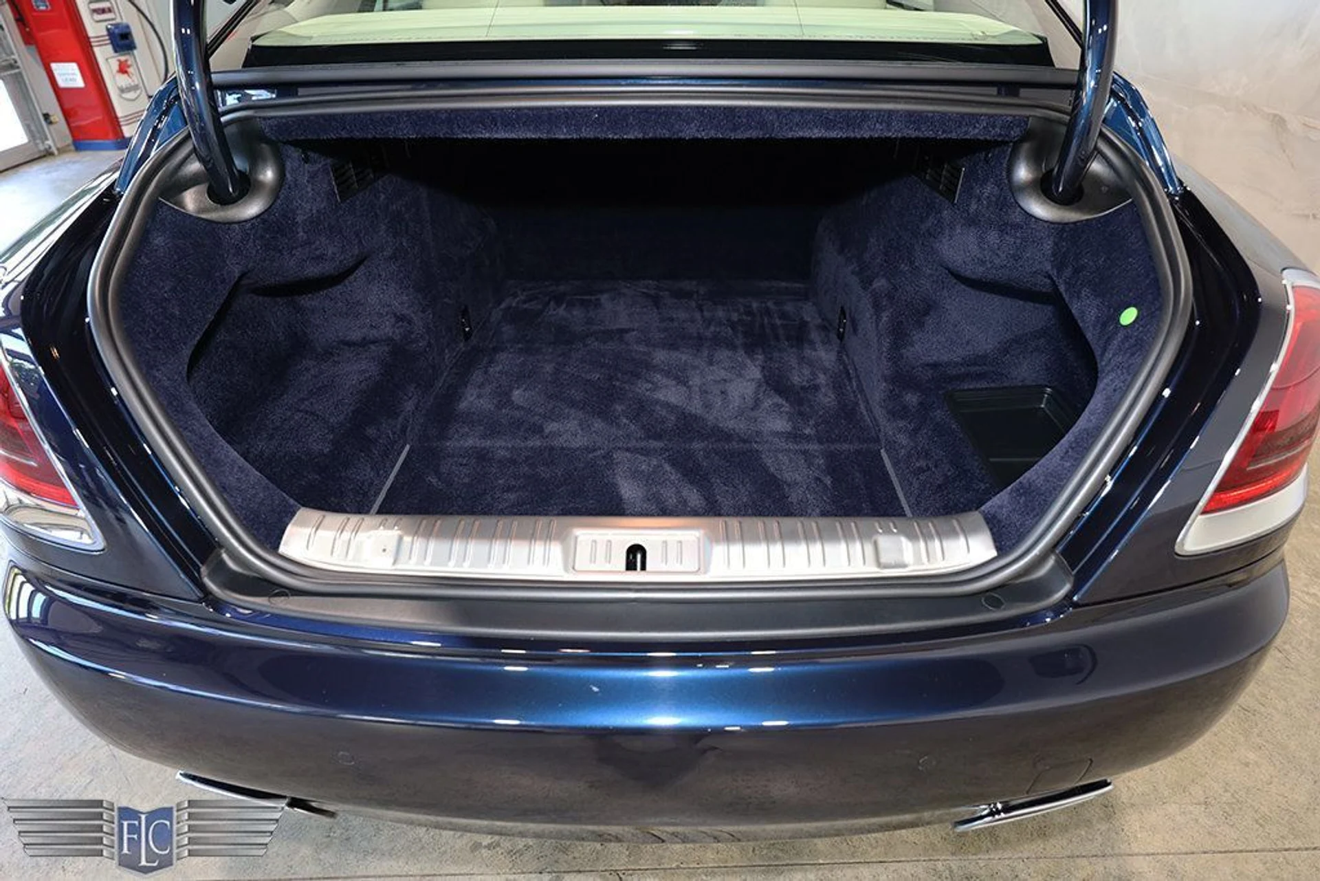 mph037_2945330377_used_2019_rolls_royce_wraith_coupe_9689_22959552_38_1024_2d07eb2db1