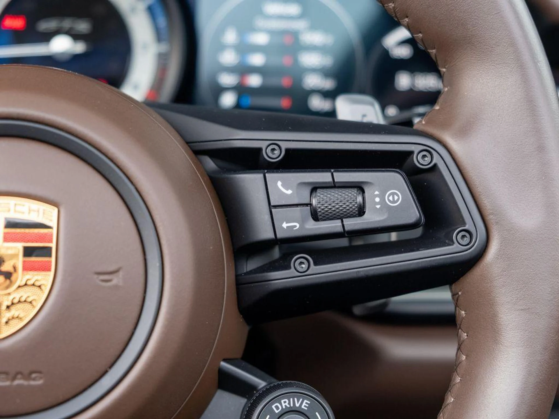 mph037_294805984_Zh_Fti0n9n_Eq6_O8x_V9mt_Ne0_siz_Y_83e3e4657d