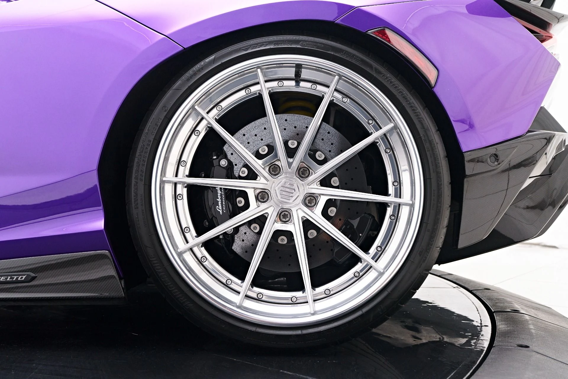 mph037_2952585384_Used_2024_Lamborghini_Revuelto_Base_1756862238_7315bc2f1c