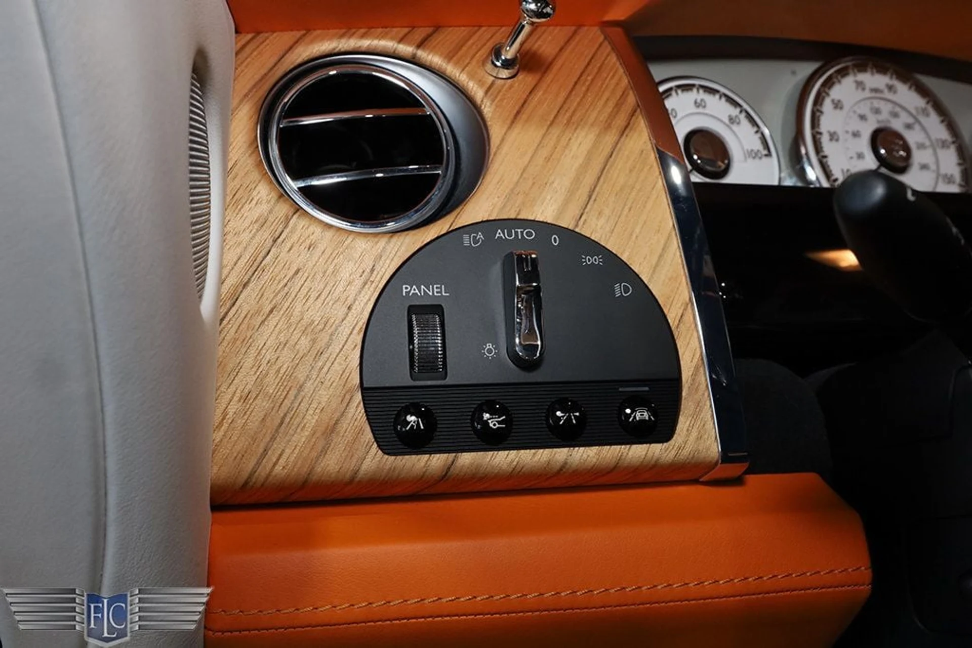 mph037_2966463185_used_2017_rolls_royce_dawn_convertible_9689_23041760_38_1024_0f4b531cb9