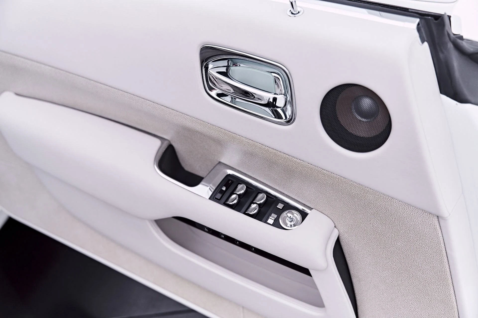 mph037_297833290_Used_2014_Rolls_Royce_Wraith_Base_1782842422_72d7cf1359