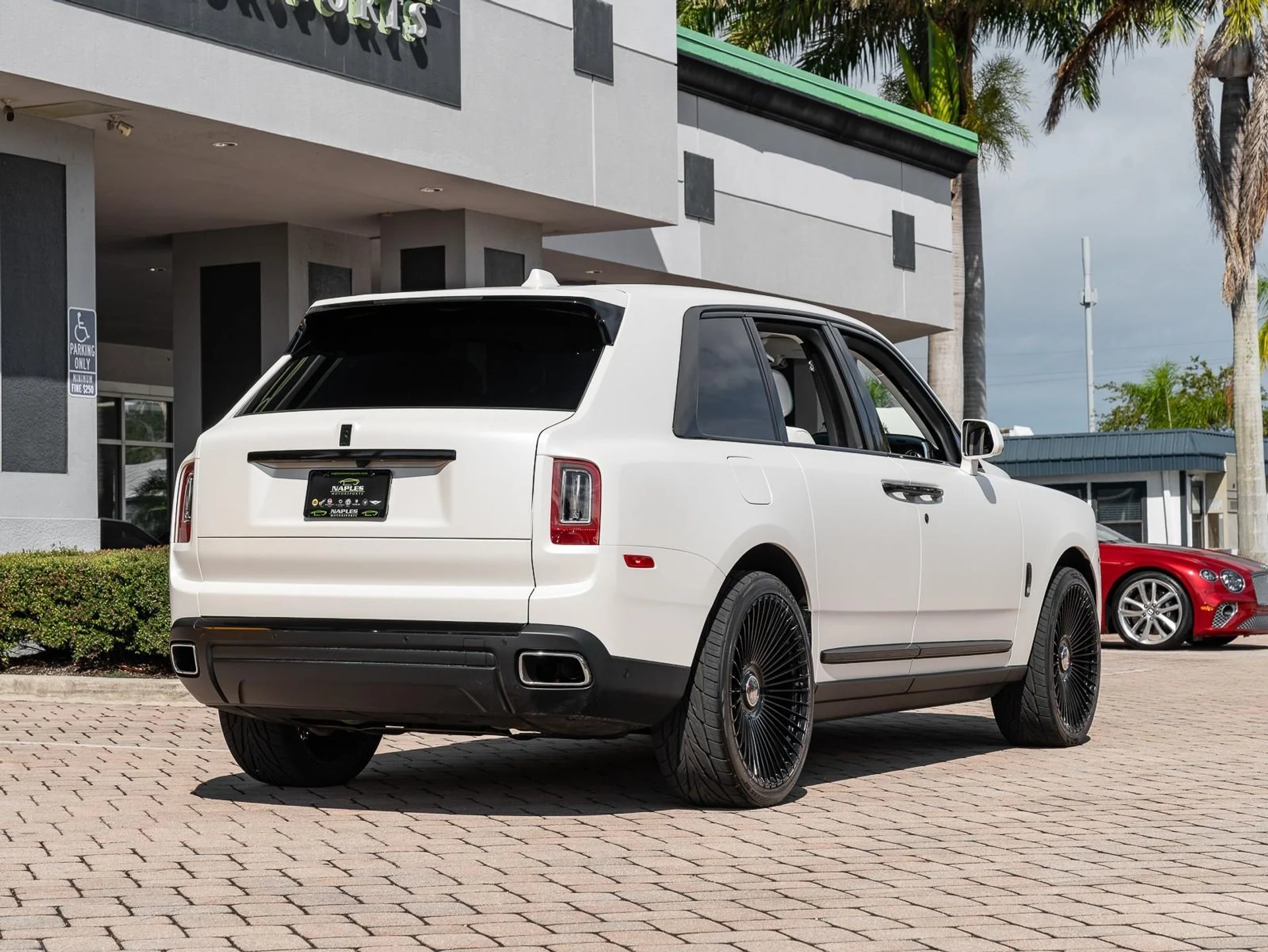 mph037_2984361087_Used_2023_Rolls_Royce_Cullinan_1761685692_e7cad5756d