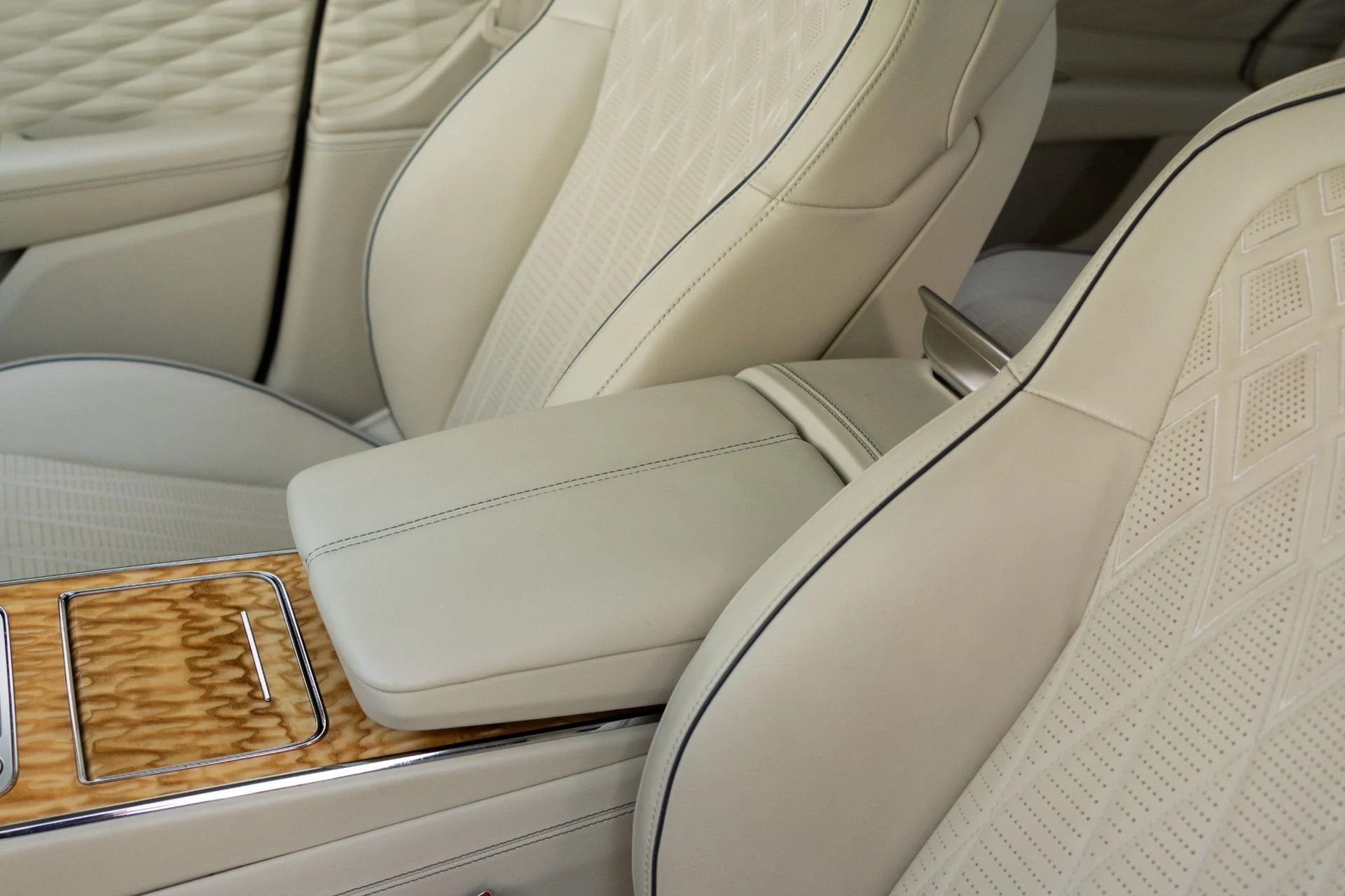 mph037_299198941_Used_2021_Bentley_Flying_Spur_W12_1764864862_efe16868d5