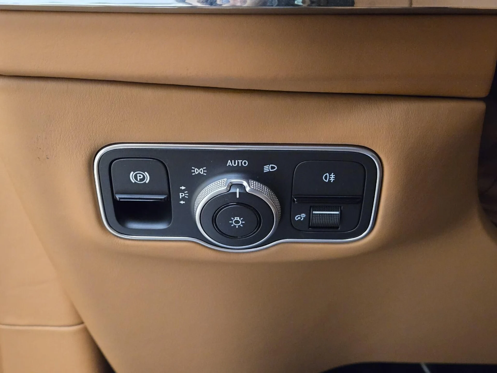 mph037_2999815605_New_2026_Aston_Martin_DBX_707_1761716911_a4d83a9ee7