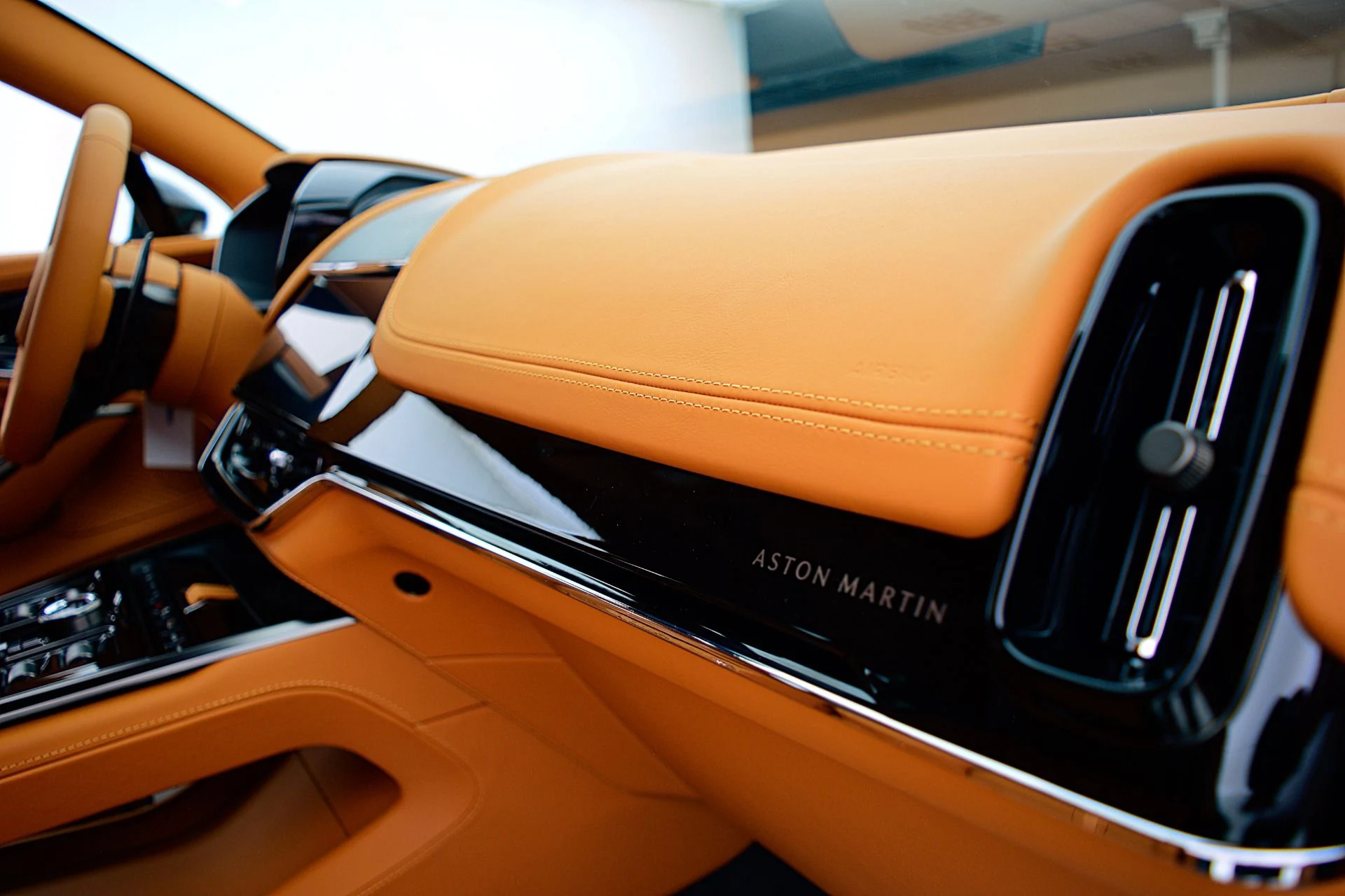 mph037_3005205488_New_2025_Aston_Martin_DBX_707_a82532f861