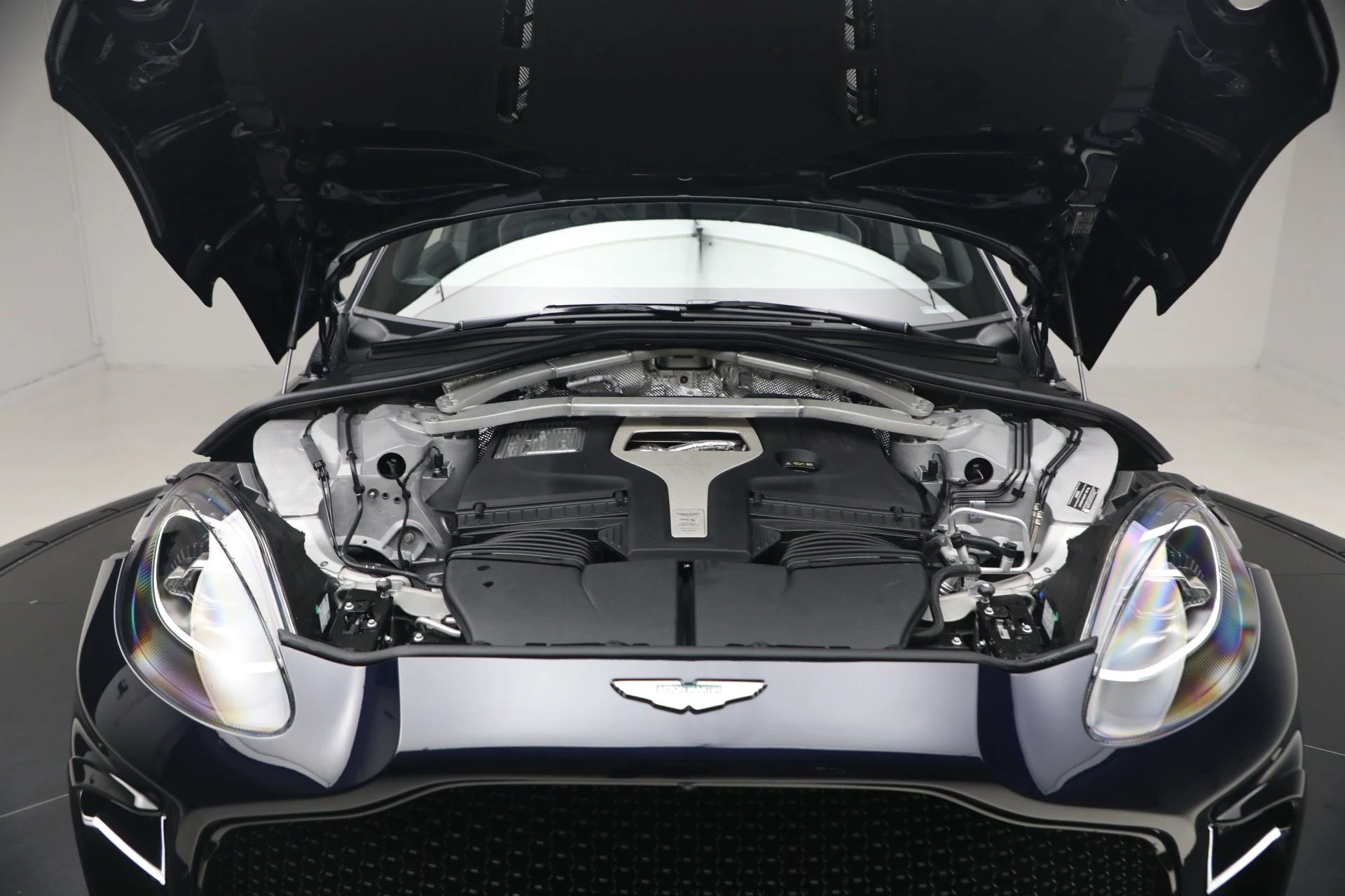 mph037_3016274538_New_2026_Aston_Martin_DBX_S_1767984157_ce5b962d79